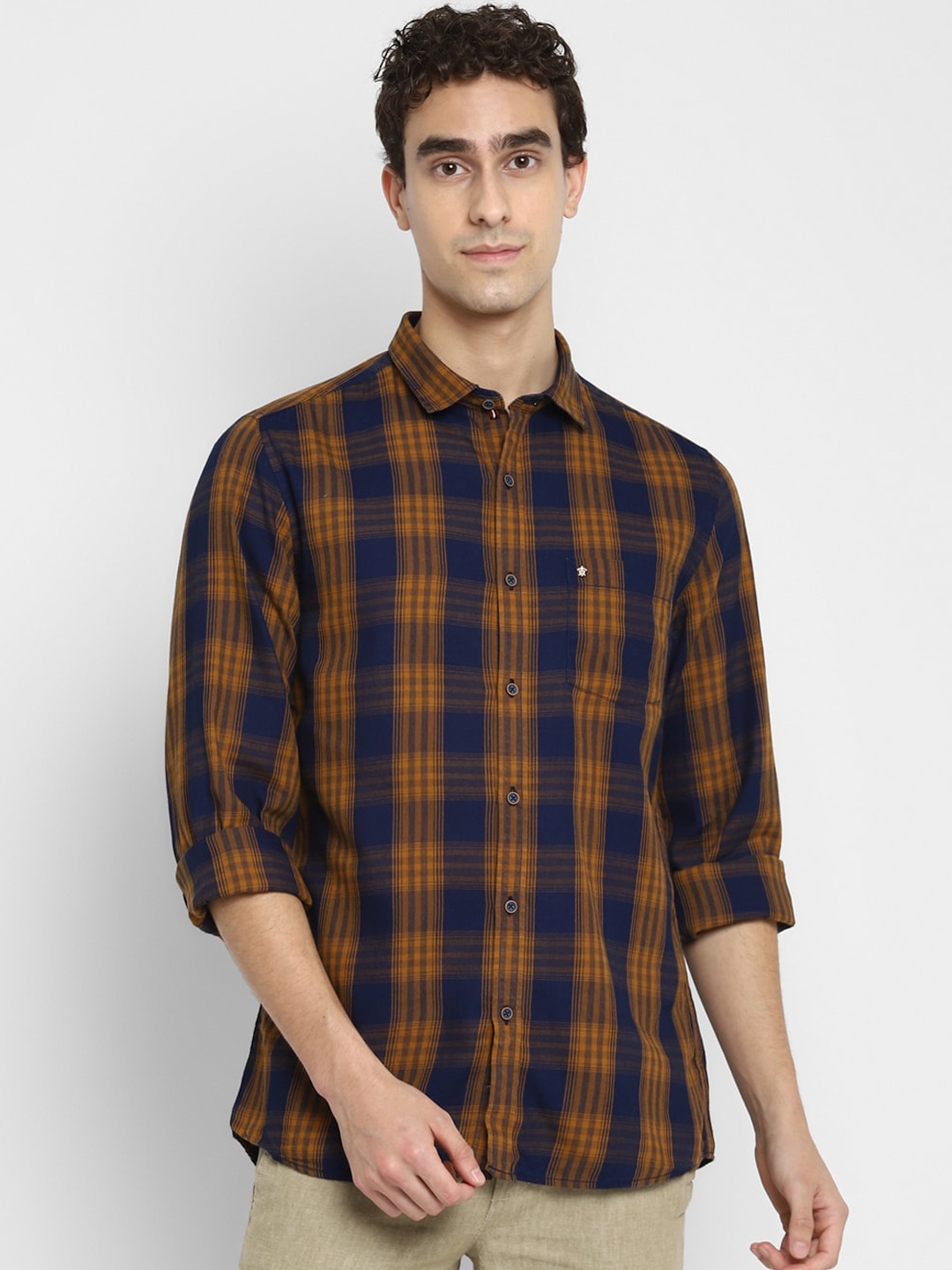 

Turtle Men Navy Blue Slim Fit Opaque Checked Casual Shirt