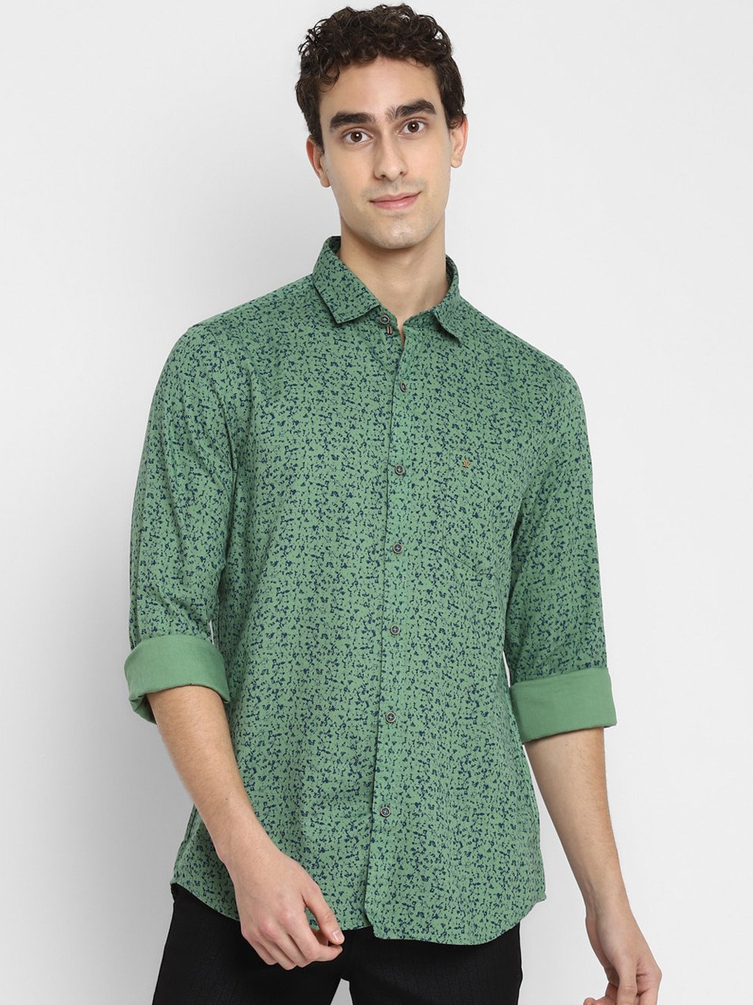 

Turtle Men Green Slim Fit Opaque Printed Casual Shirt