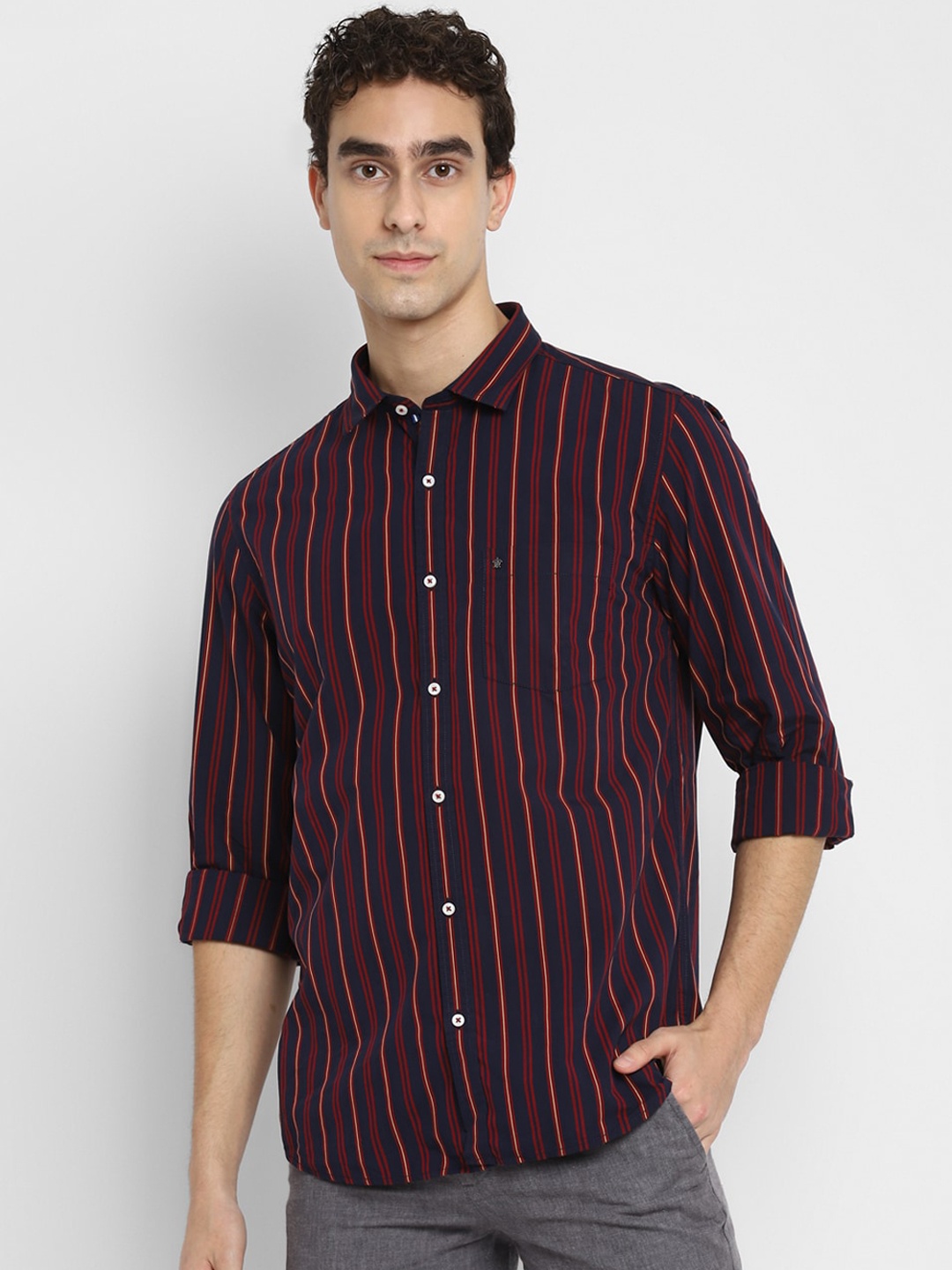 

Turtle Men Navy Blue Slim Fit Opaque Striped Casual Shirt