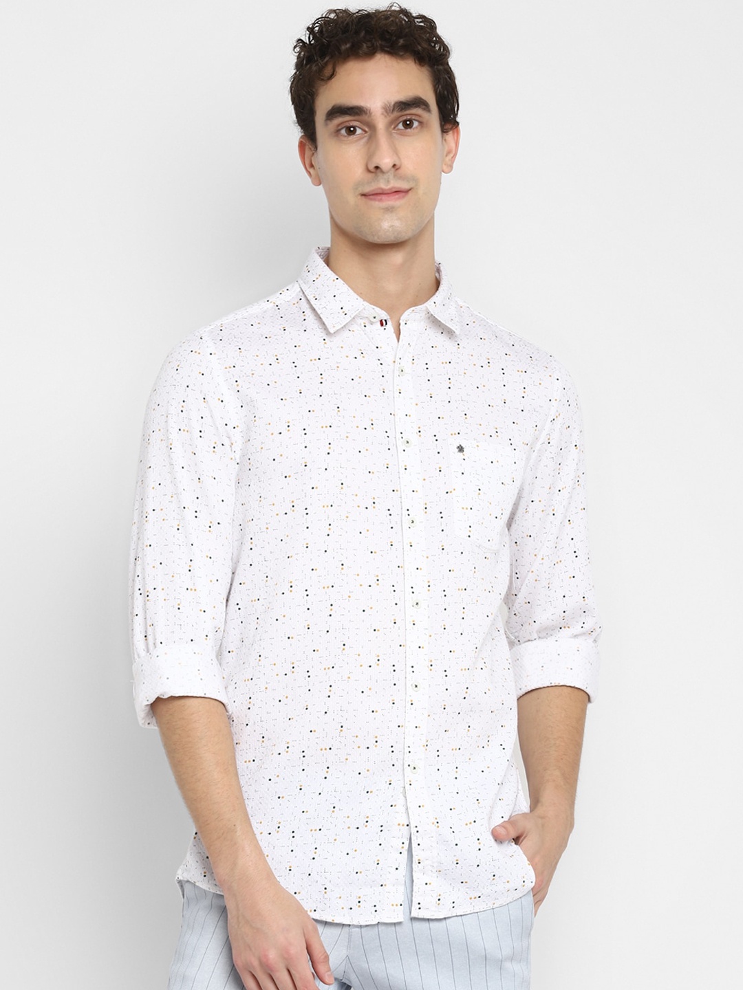 

Turtle Men White Slim Fit Opaque Printed Casual Shirt