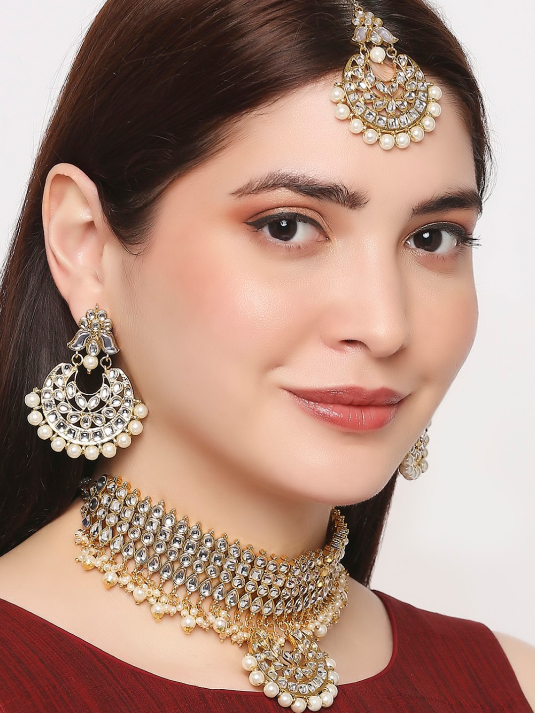 

OOMPH Gold-Toned & White Kundan-Studded & Beaded Jadau Jewellery Set