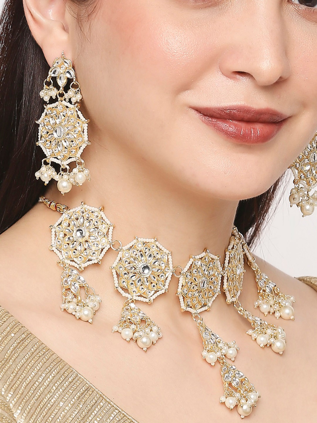 

OOMPH Gold-Toned & White Kundan-Studded & Beaded Jadau Jewellery Set