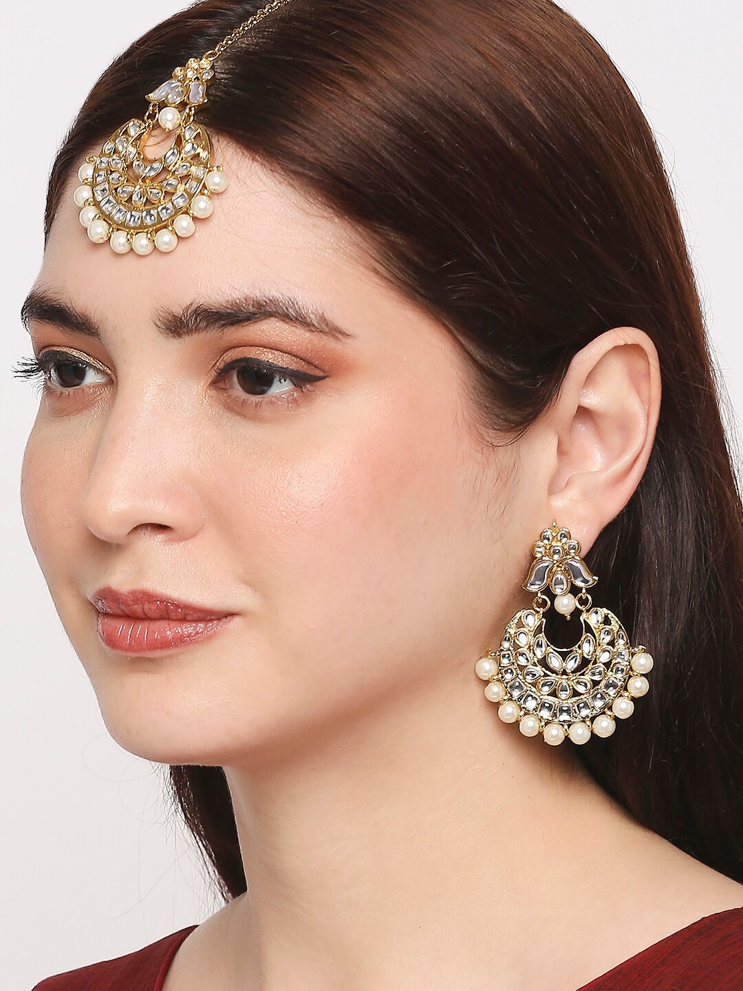 

OOMPH Gold-Toned & White Gold Plating Kundan Maangtikka Set With Earrings