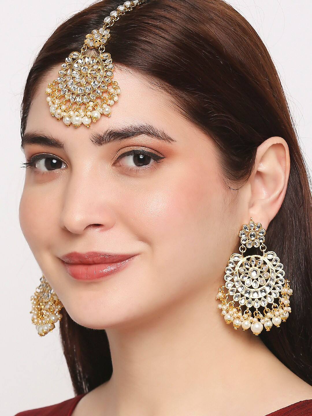 

OOMPH Gold-Toned & White Kundan-Studded & Beaded Jewellery Set