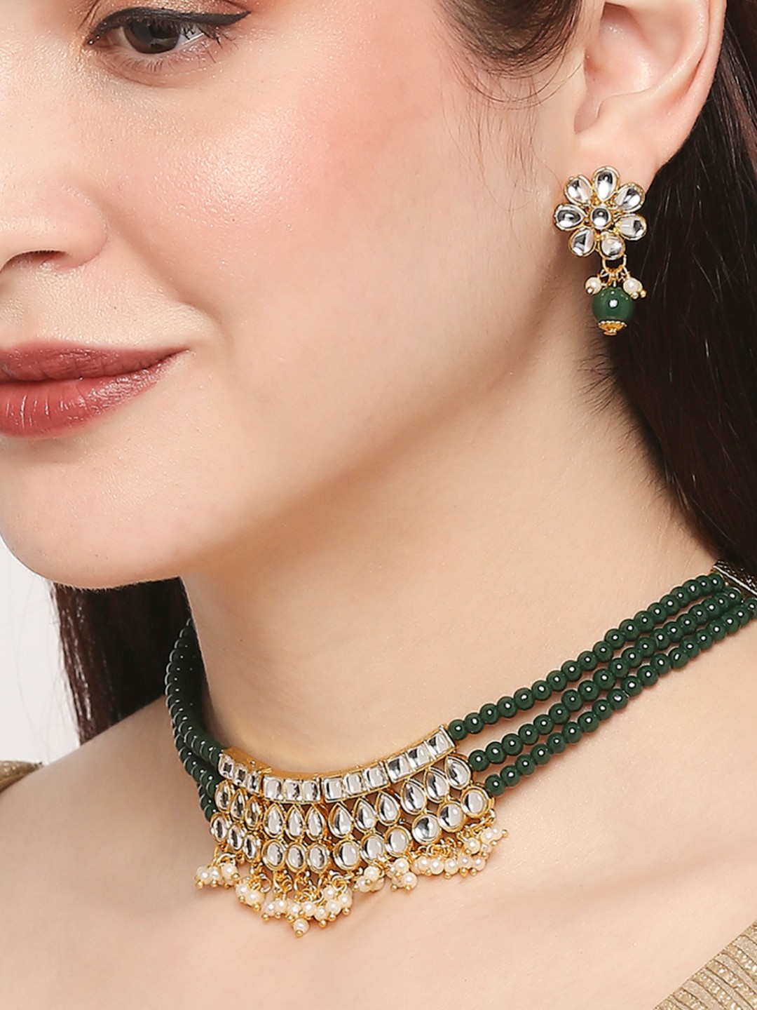 

OOMPH Gold-Toned & Green Kundan-Studded Beaded Jewellery Set