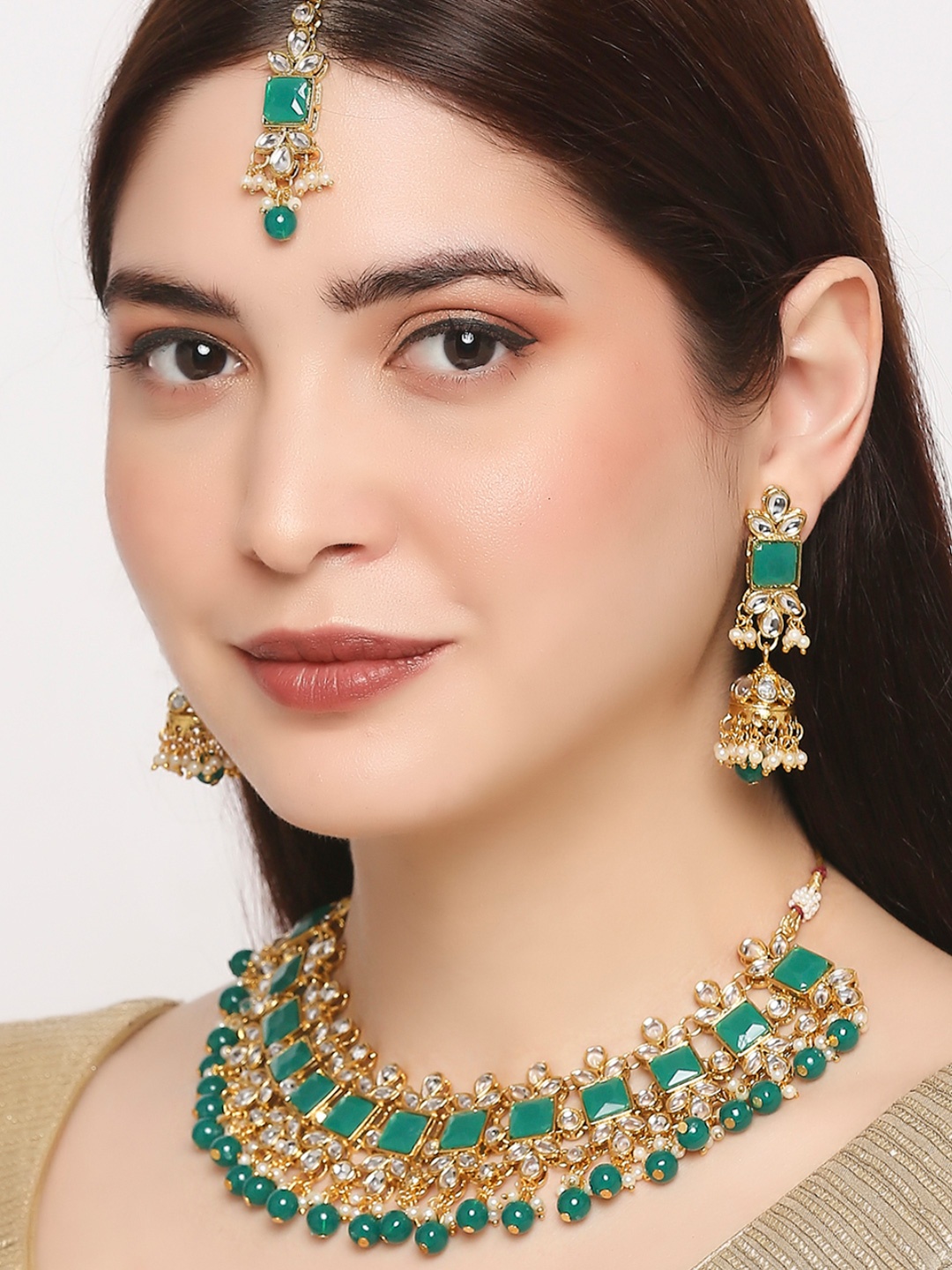 

OOMPH Gold-Toned & Green Kundan-Studded & Beaded Jadau Jewellery Set