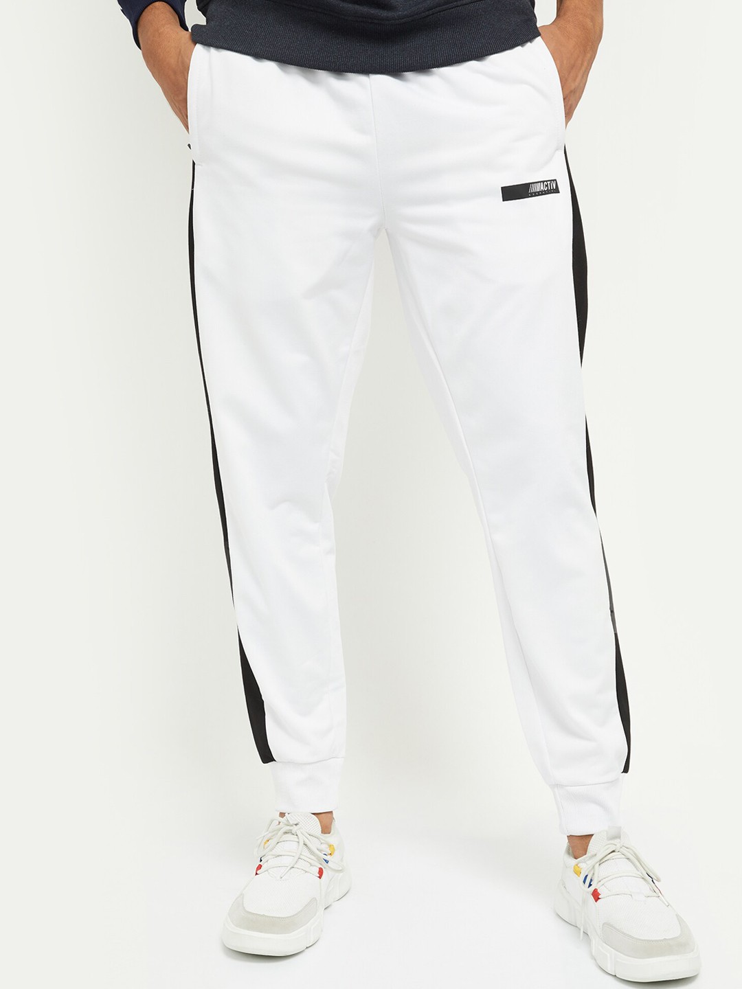 

max Men White Solid Joggers