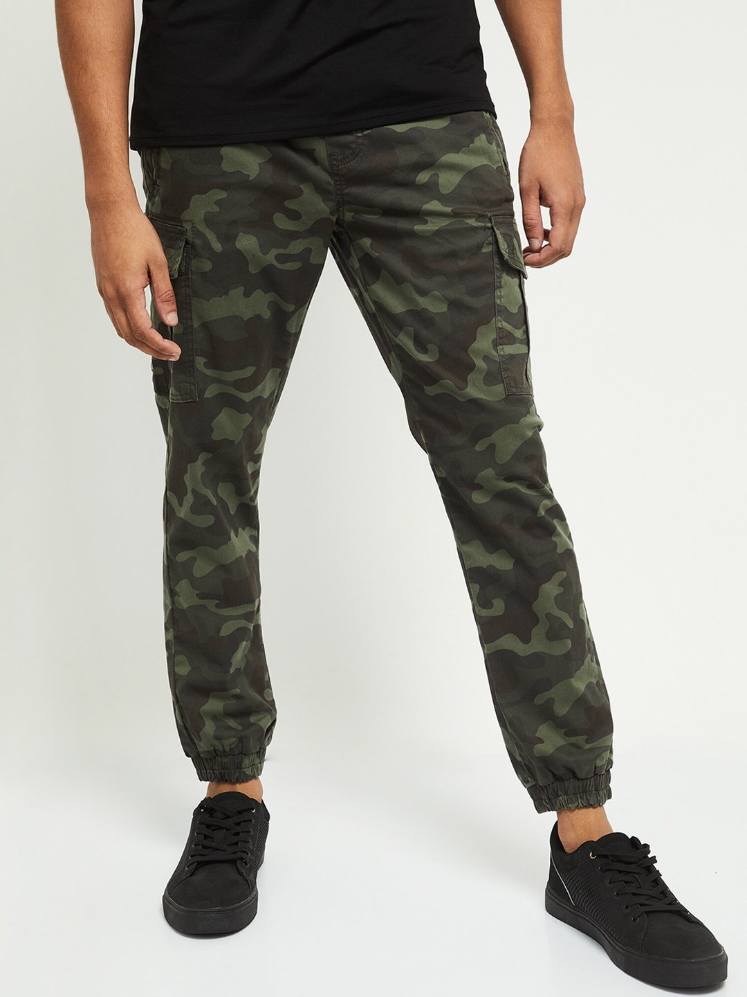 

max Men Olive Green Camouflage Printed Cotton Joggers