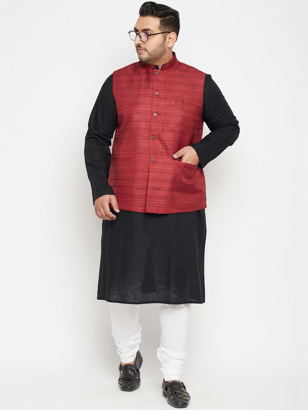 

VASTRAMAY Men Black Pleated Kurta with Pyjamas