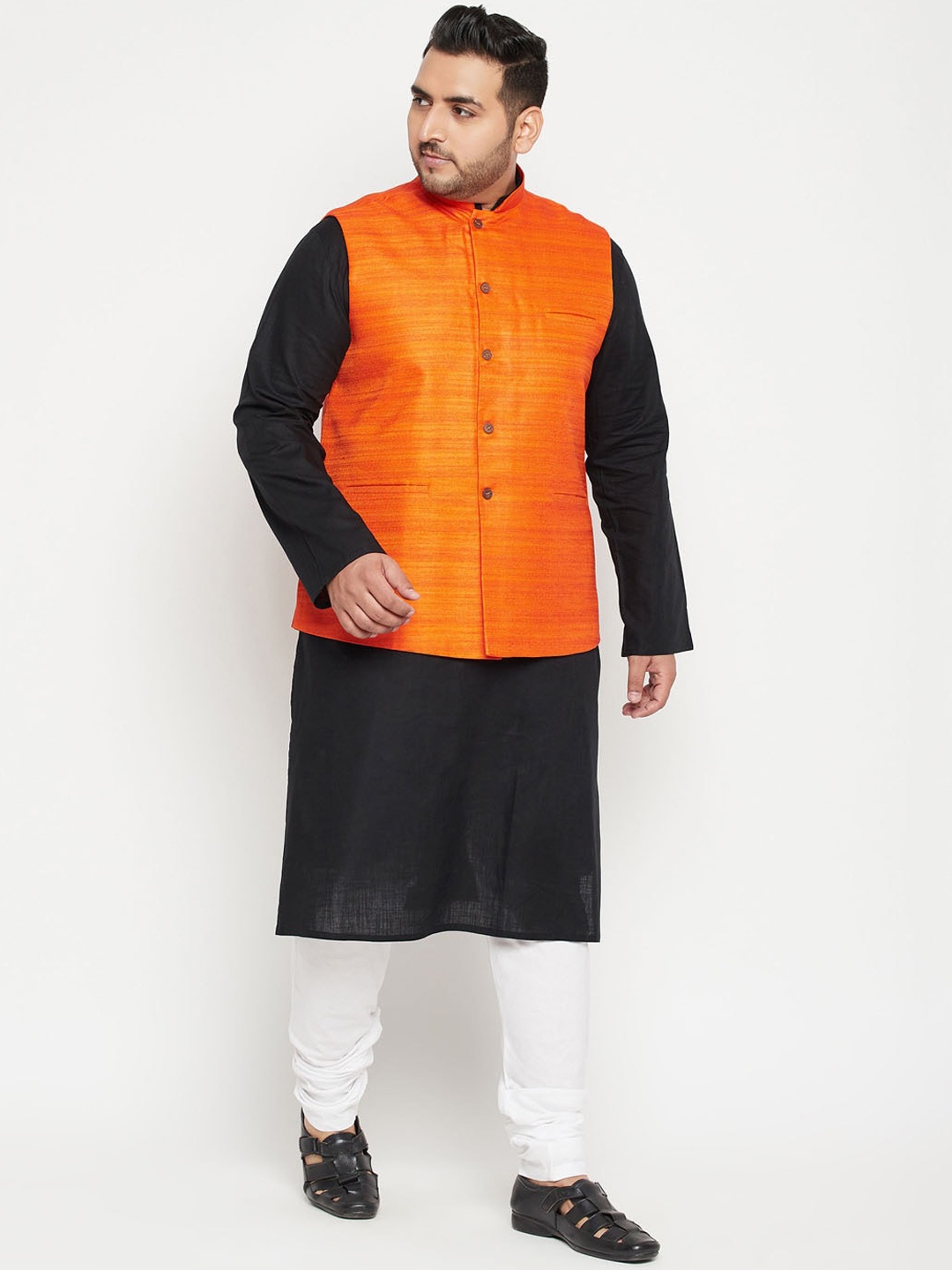 

VASTRAMAY Men Black Pleated Kurta with Pyjamas