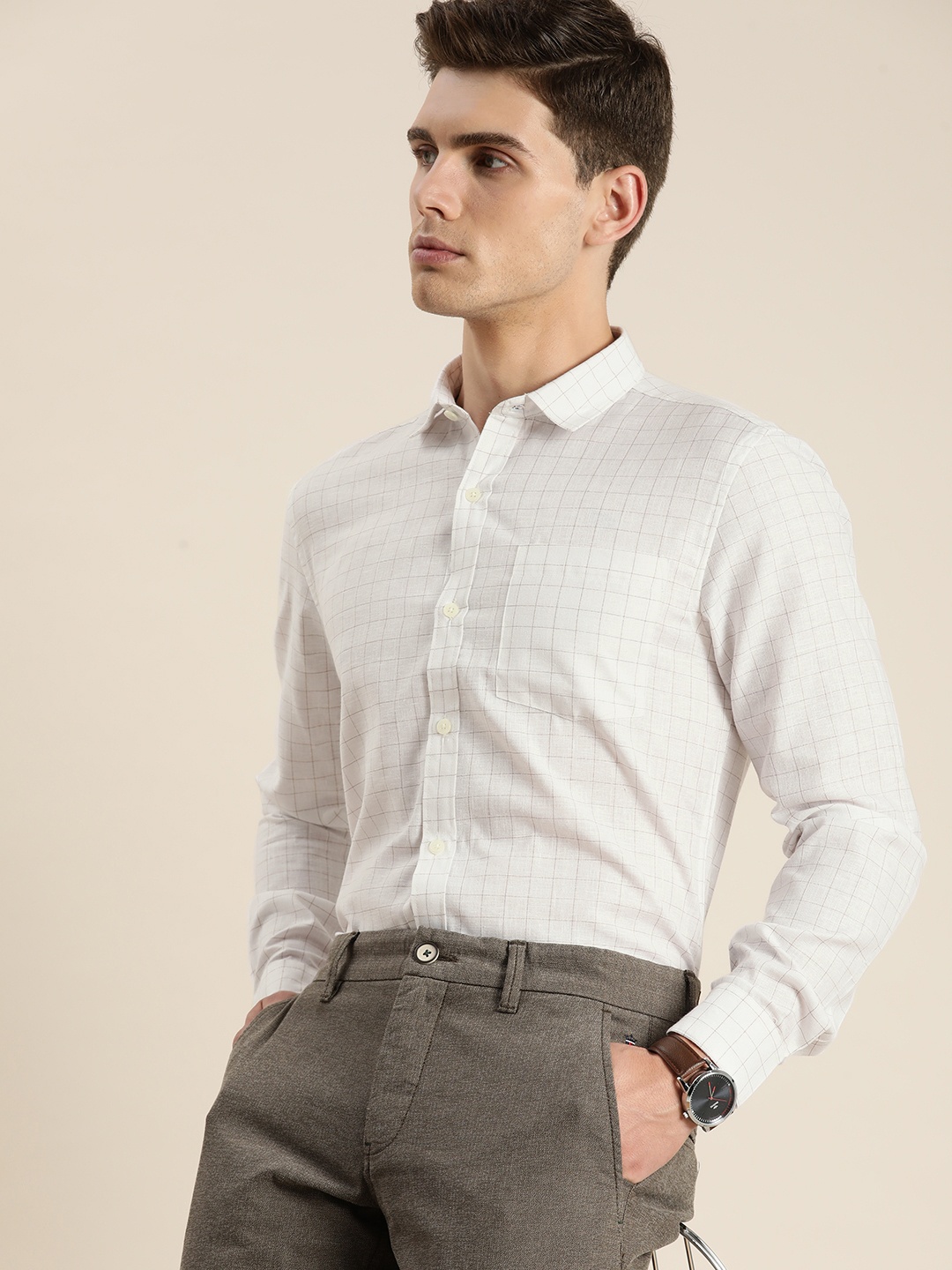 

INVICTUS Men White & Brown Slim Fit Checked Semiformal Shirt