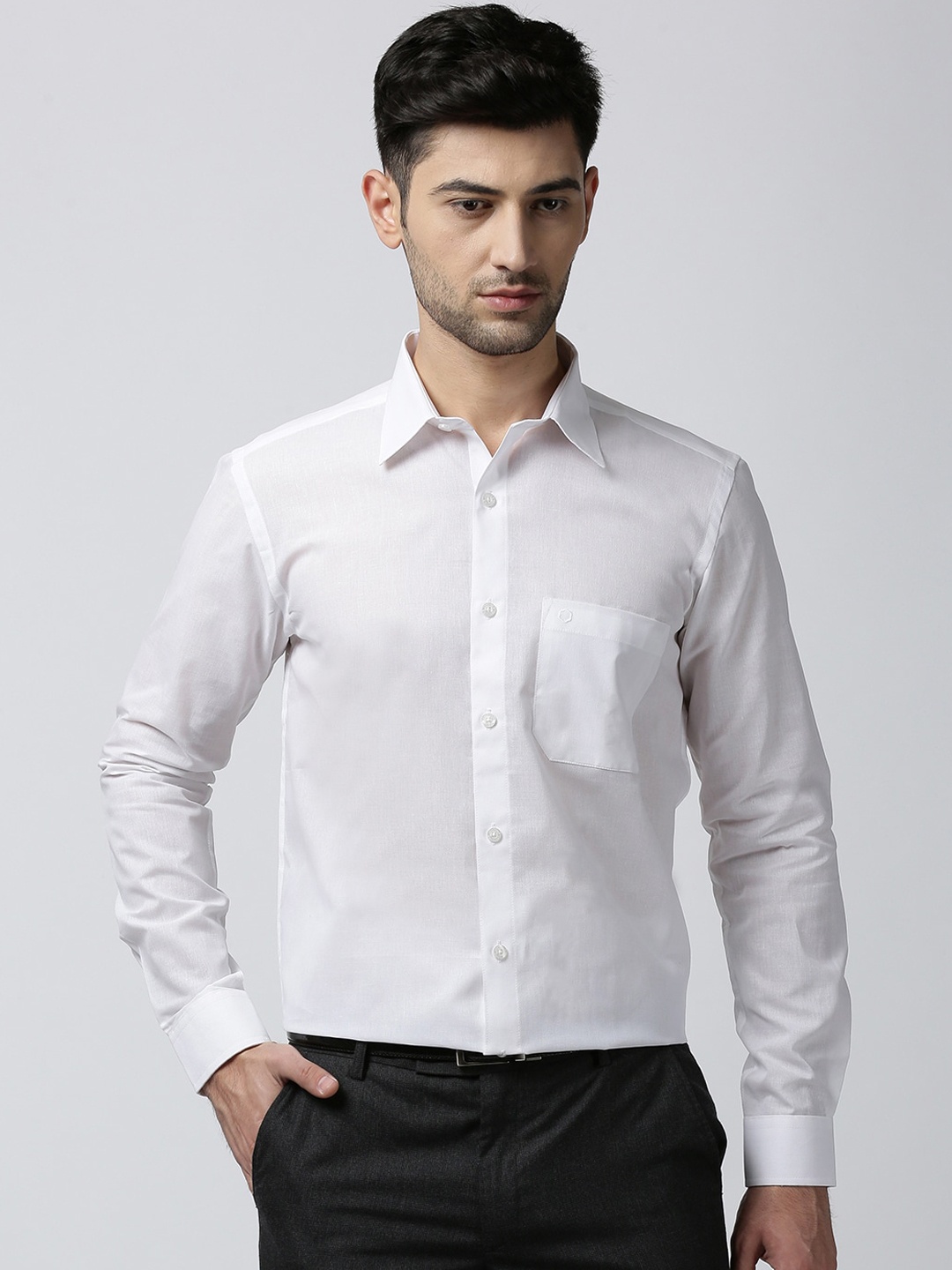 

Jansons Men White Opaque Cotton Formal Shirt