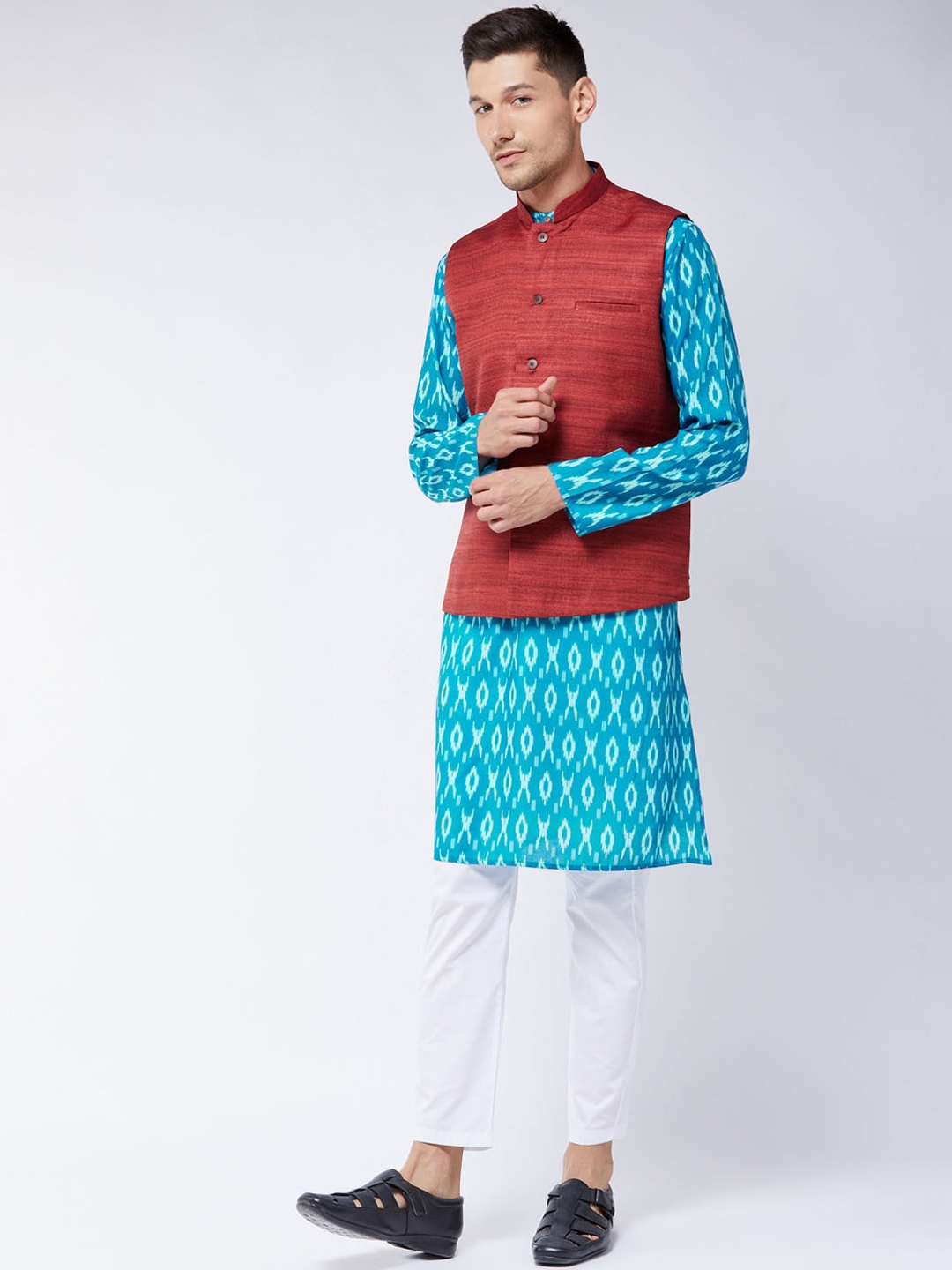 

VASTRAMAY Men Turquoise Blue & Maroon Printed Kurta with Pyjamas & Jacket