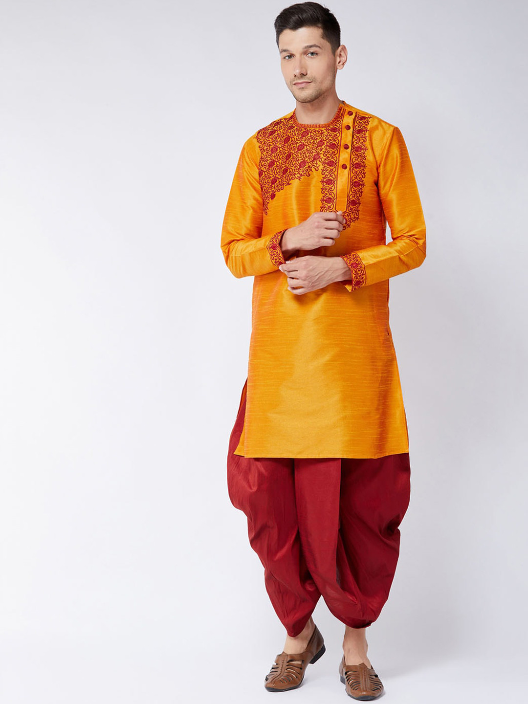 

VASTRAMAY Men Orange & Maroon Ethnic Motifs Embroidered Kurta with Dhoti Pants
