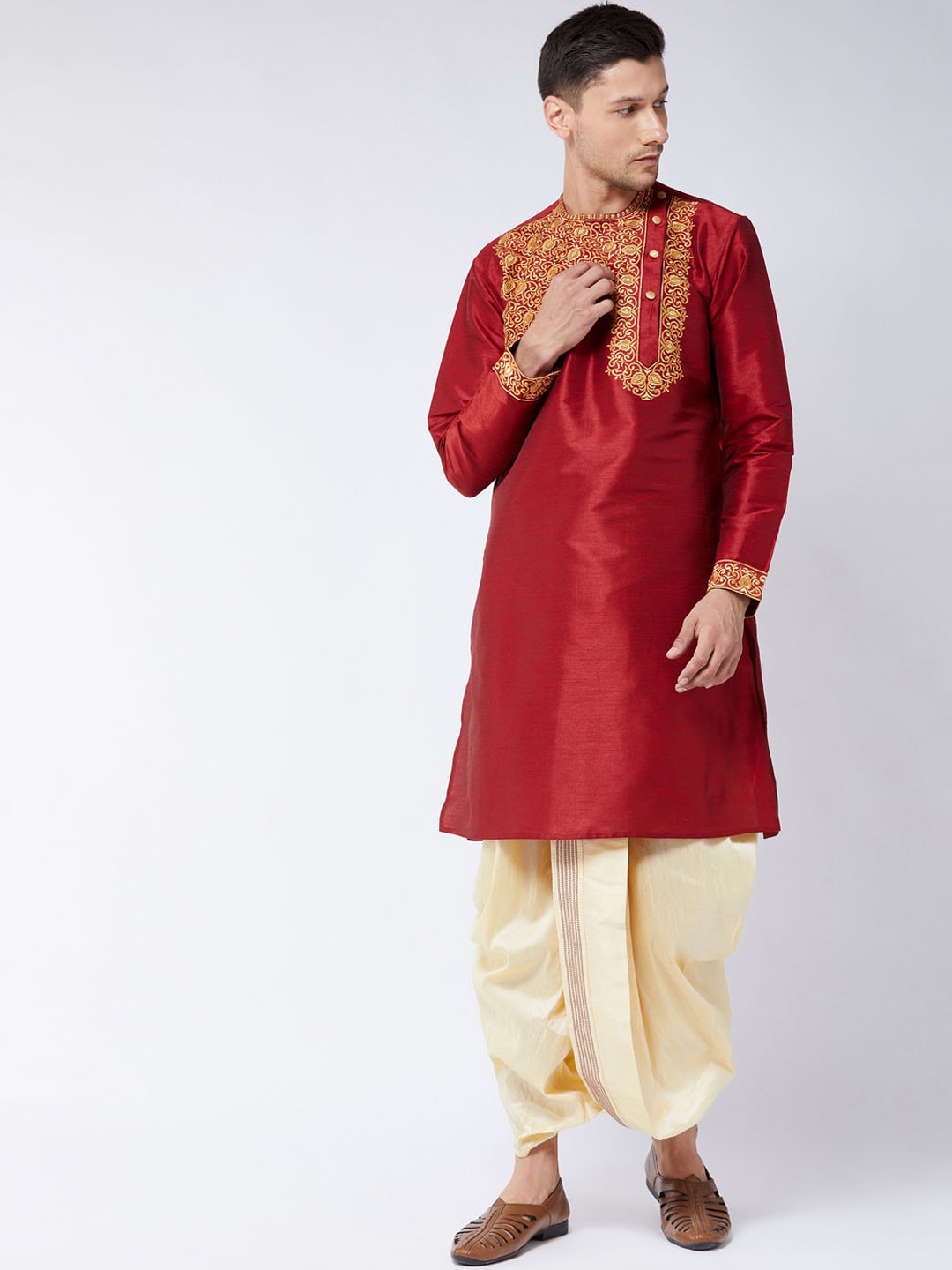 

VASTRAMAY Men Maroon & Off White Ethnic Motifs Embroidered Kurta with Dhoti Pants