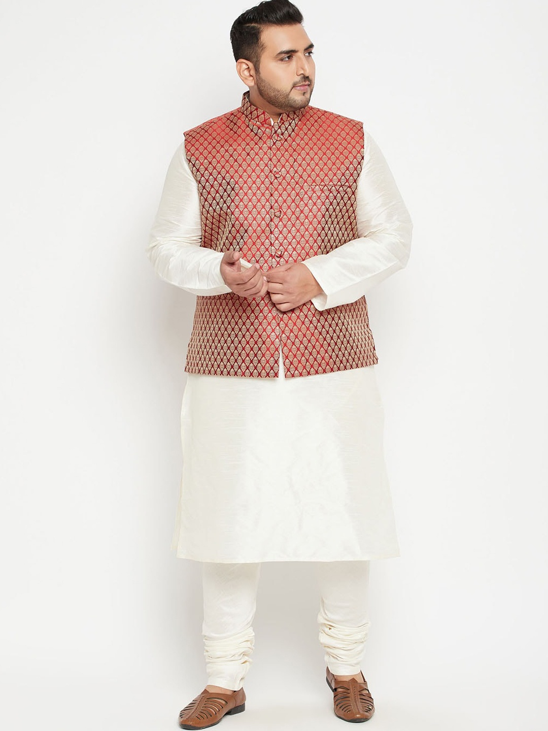 

VASTRAMAY Men Cream-Coloured & Maroon Woven Designed Kurta with Churidar & Jacket