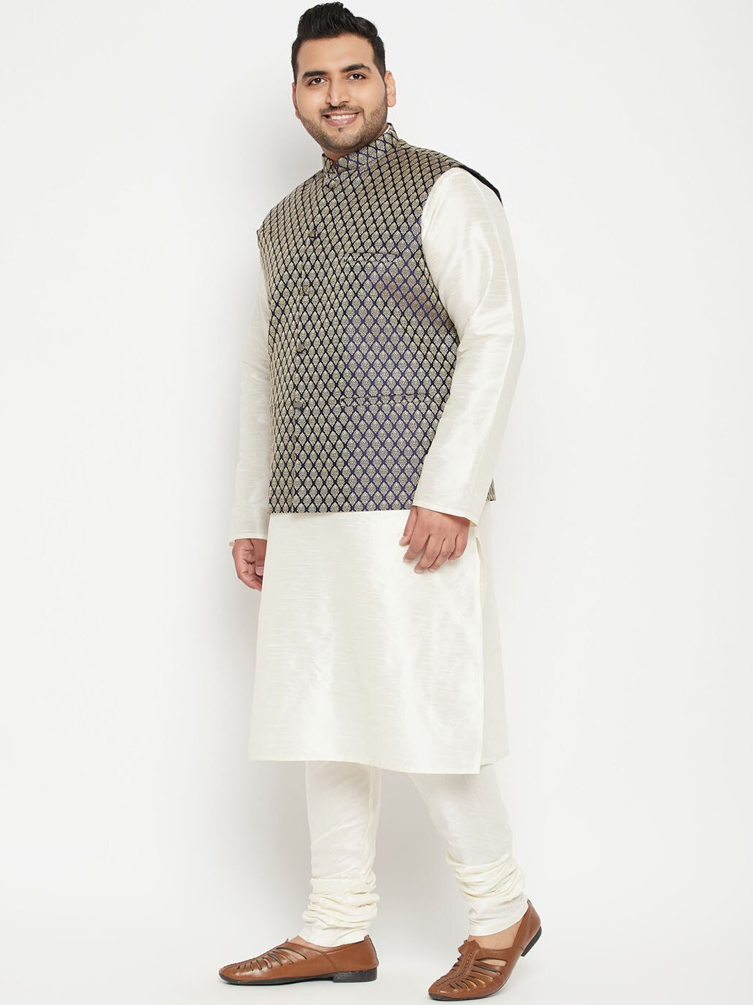 

VASTRAMAY Men Cream-Colored & Blue Woven Designed Kurta with Churidar & Jacket