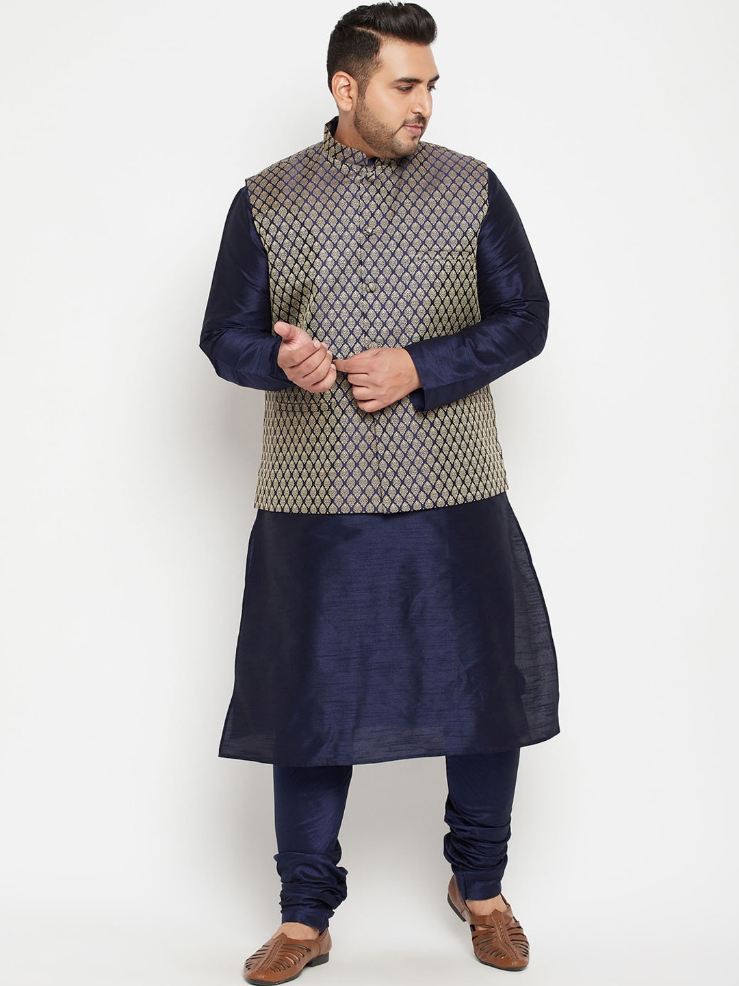 

VASTRAMAY PLUS Men Navy Blue Woven Designed Straight Kurta with Churidar & Jacket