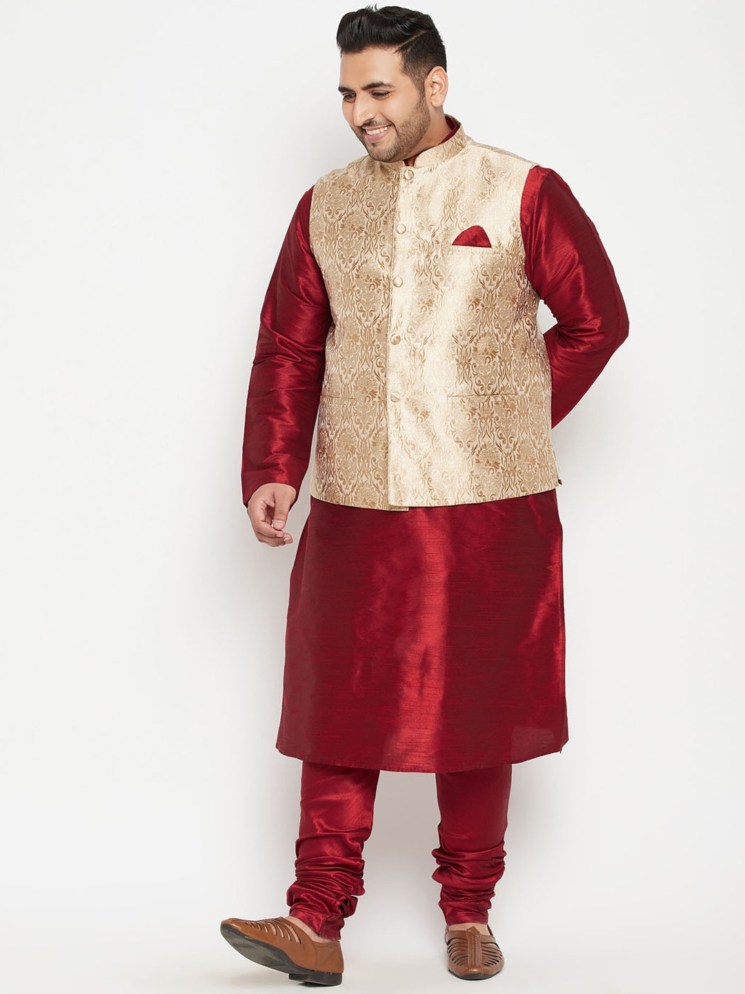 

VASTRAMAY Men Maroon & Gold-Toned Woven Designed Kurta with Churidar & Jacket