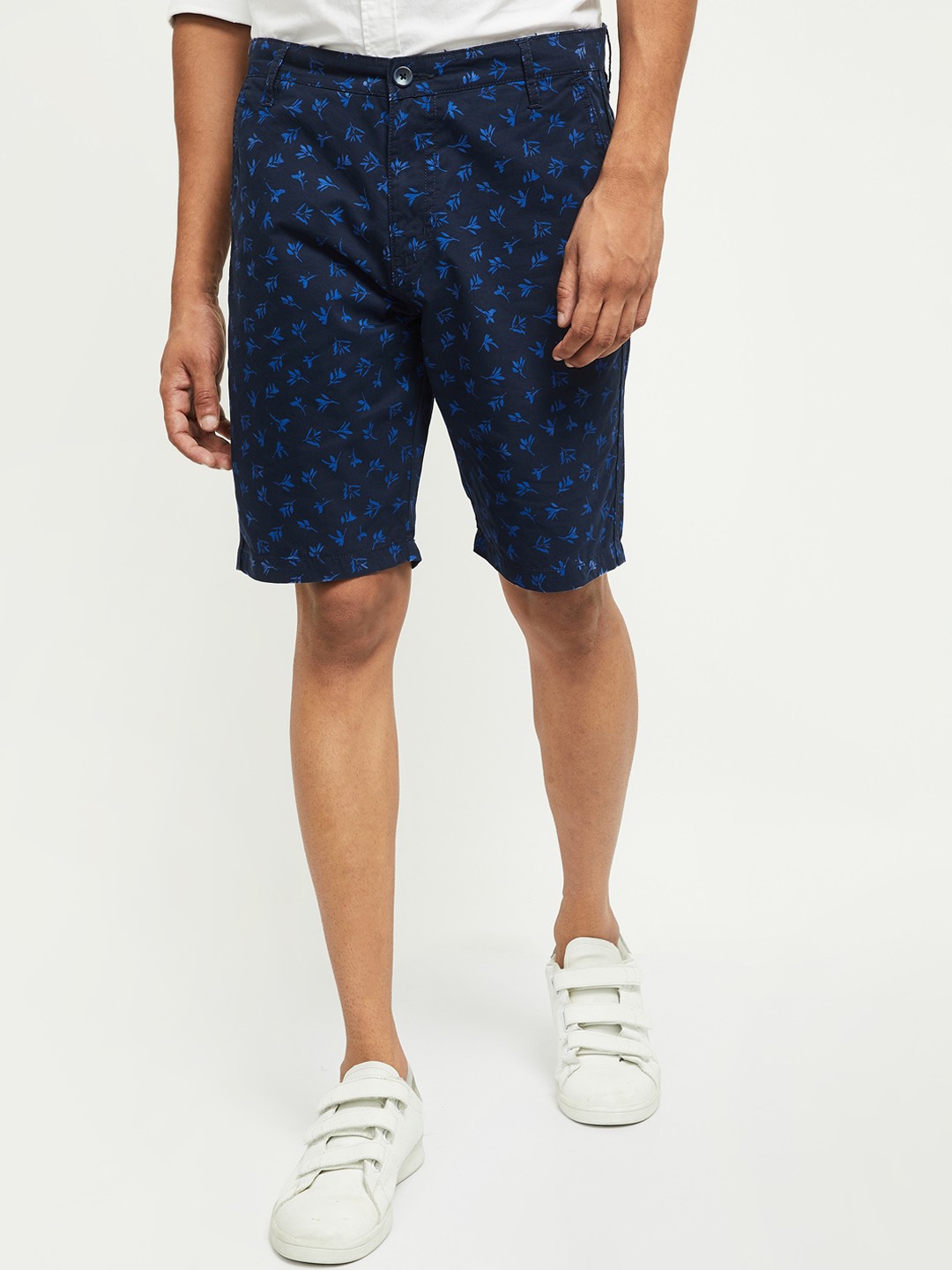 

max Men Navy Blue Conversational Printed Slim Fit Cotton Regular Shorts