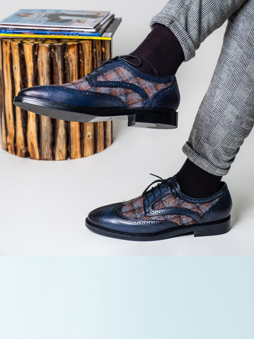 

Saint G Men Navy Blue & Grey Textured Leather Formal Brogues
