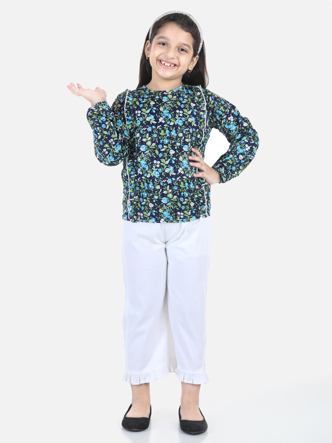 

Cutiekins Girls Green & Navy Blue Printed Top with Capris