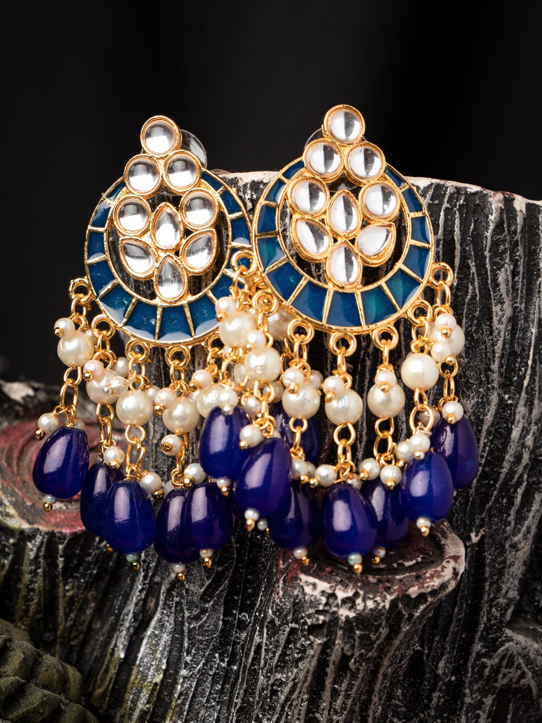 

MORKANTH JEWELLERY Navy Blue-Toned & Gold-Plated Kundan Contemporary Chandbalis Earrings