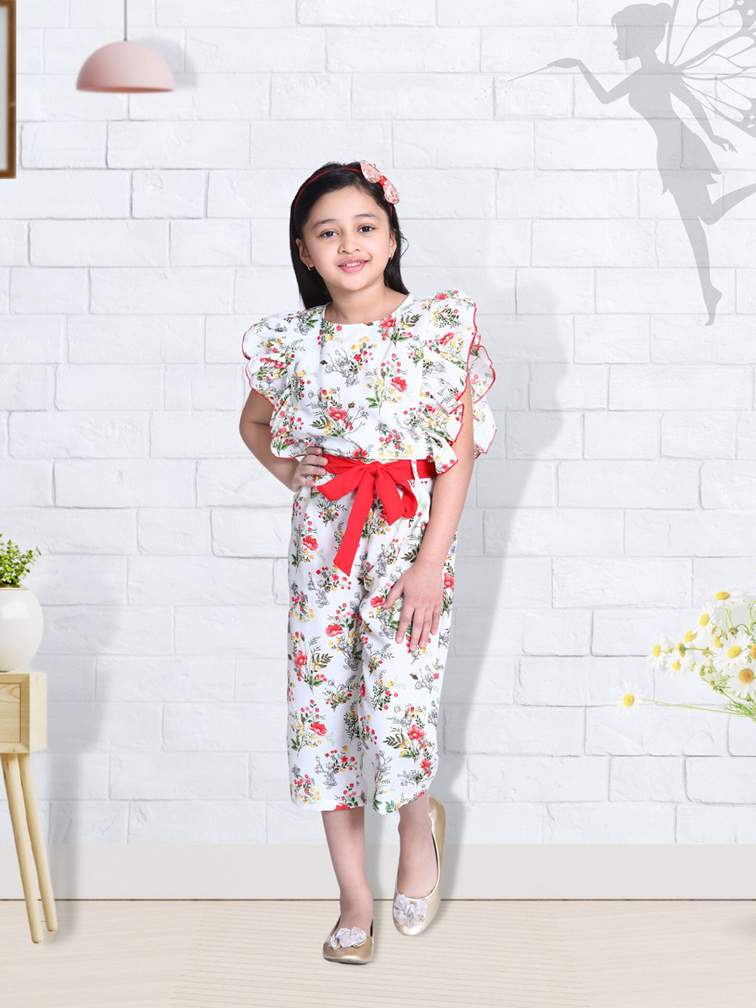 

Cutiekins Girls White & Green Floral Printed Capri Jumpsuit with Ruffles
