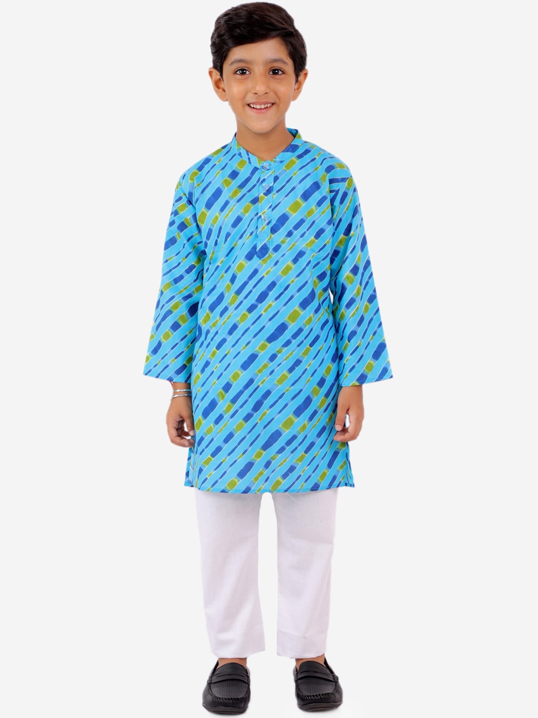 

YK Boys Blue & White Leheriya Printed Regular Pure Cotton Kurta with Pyjamas