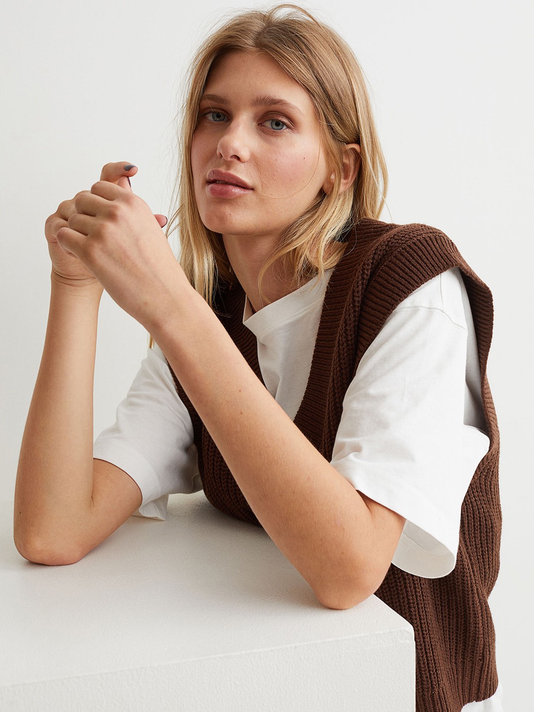 

H&M Women Brown V-neck Ribbed Sweater Vest