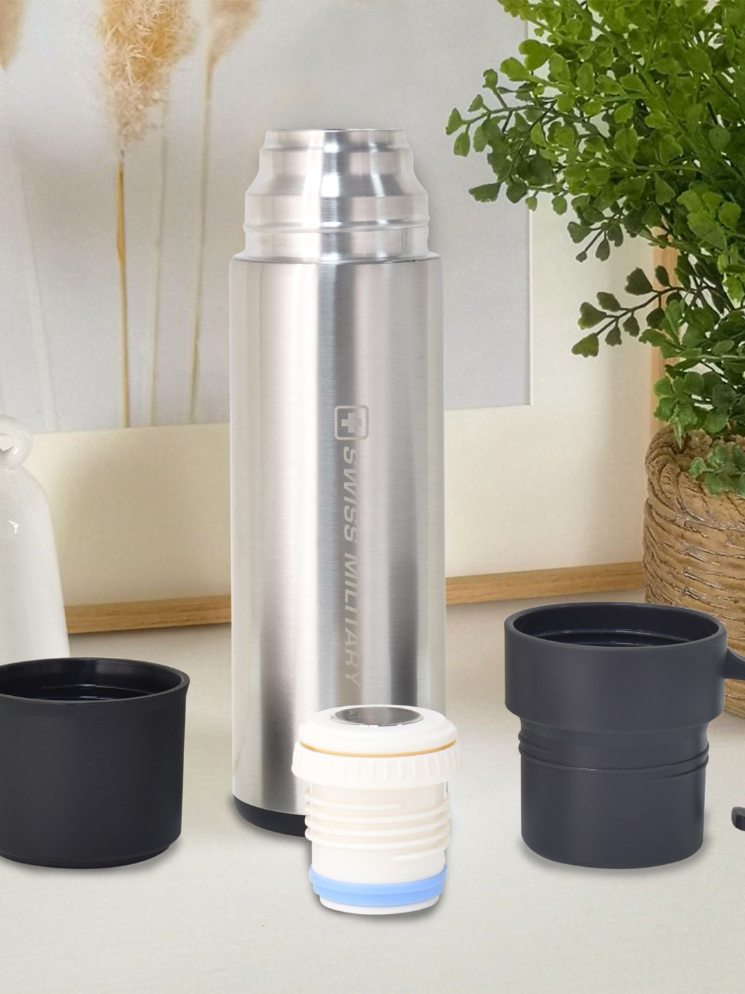 

SWISS MILITARY Black & White Printed Vacuum Dual Walled Water Bottle 600 ML