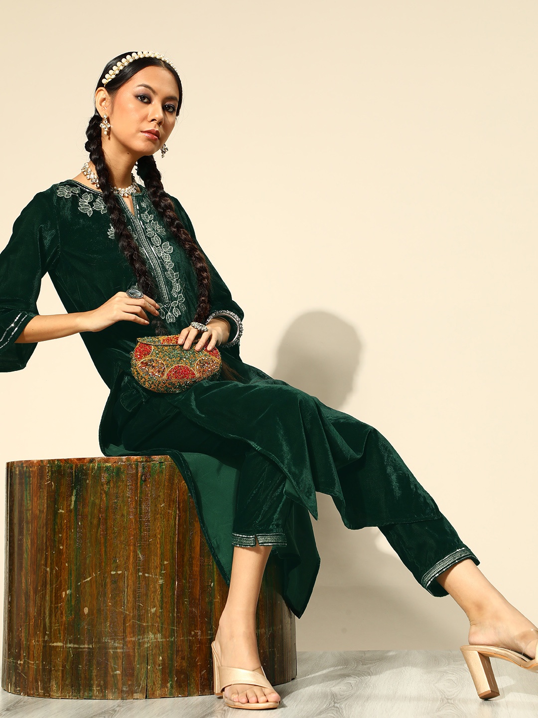 

Juniper Women Green Ethnic Motifs Embroidered Regular Thread Work Velvet Kurta with Trousers