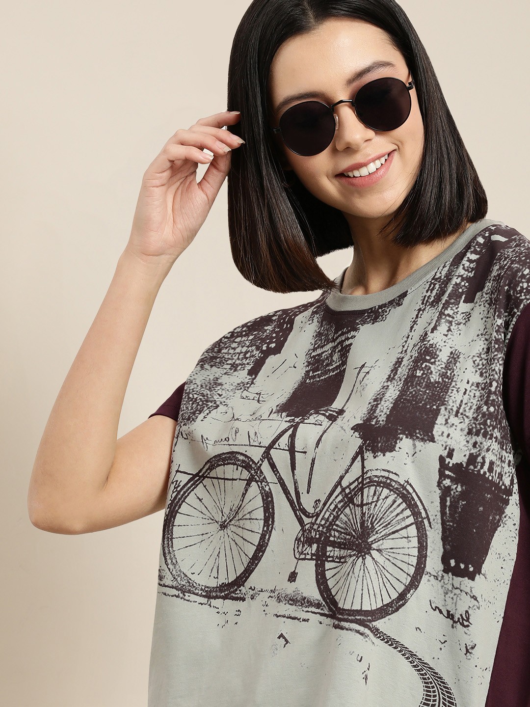 

Difference of Opinion Women Grey & Burgundy Pure Cotton Graphic Printed Boxy T-shirt