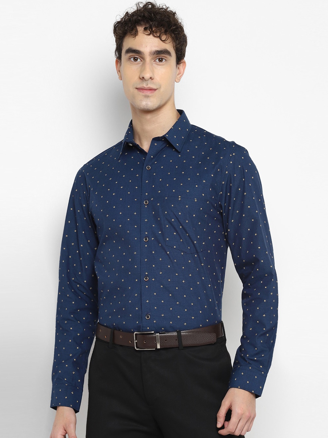 

Turtle Men Blue & Yellow Printed Regular Fit Formal Cotton Shirt