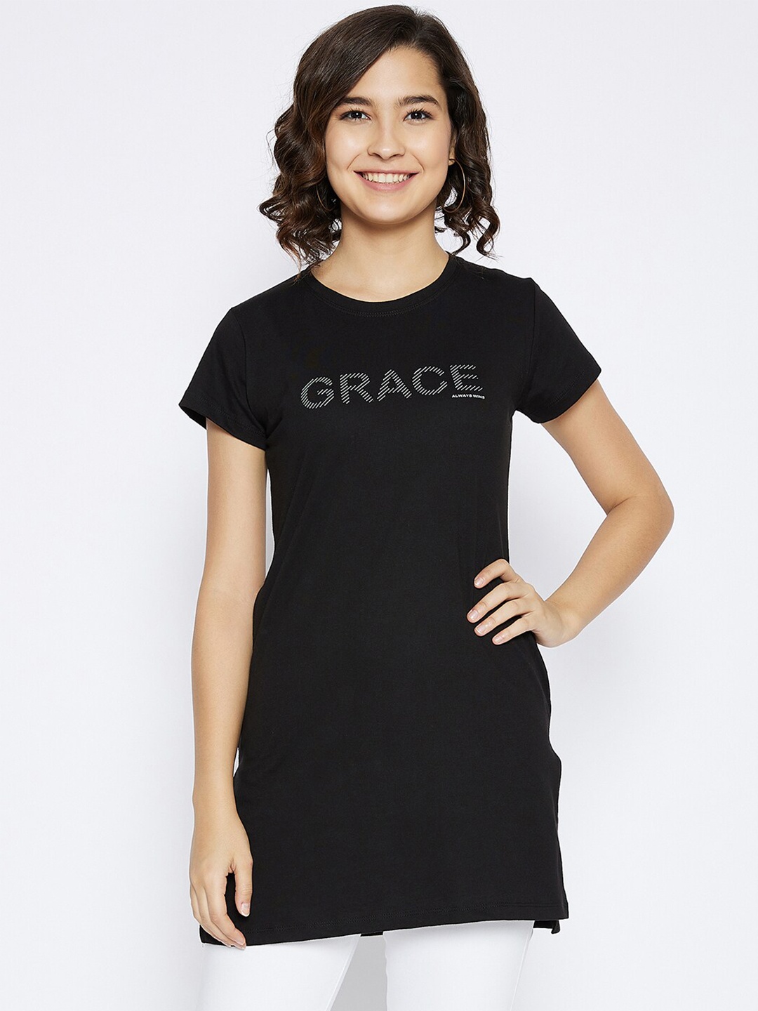 

Crimsoune Club Women Black Printed Slim Fit T-shirt