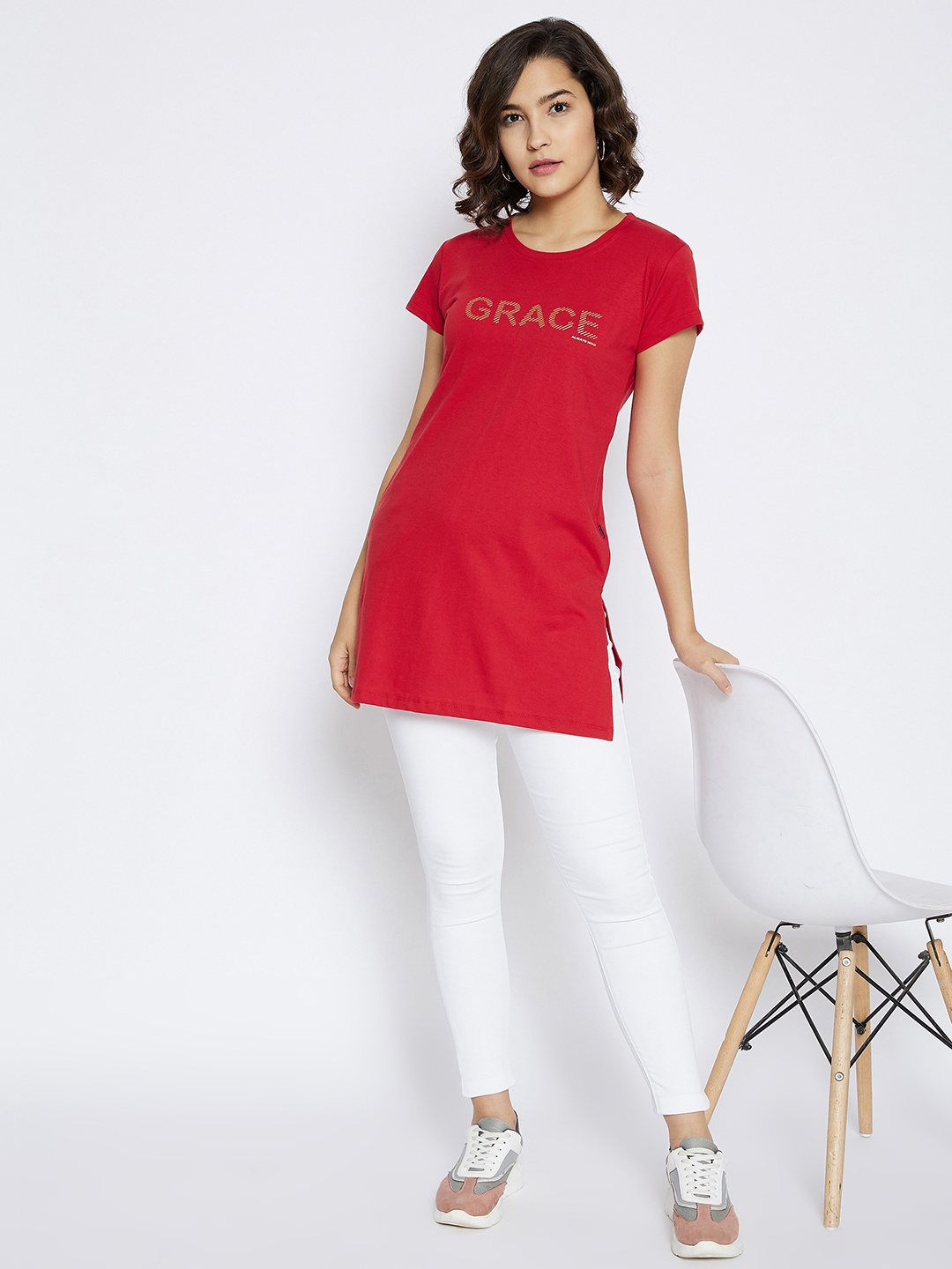

Crimsoune Club Women Red Typography Printed Slim Fit T-shirt