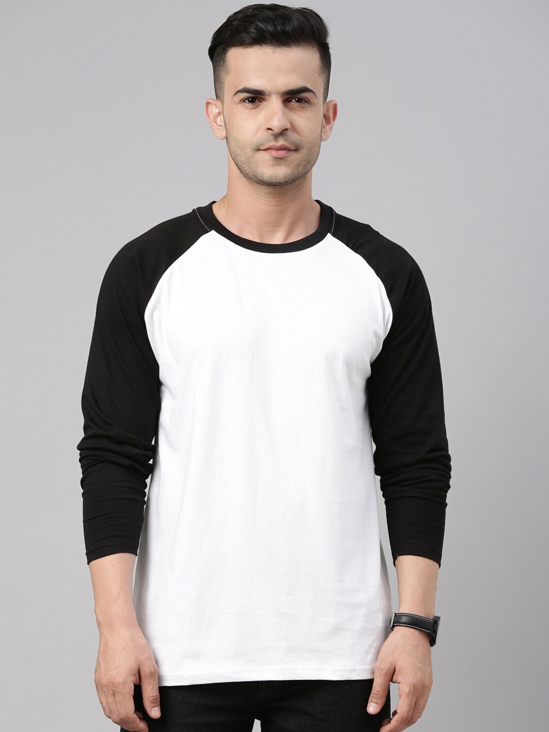 

Bushirt Men White Black Colourblocked Pure Cotton T-shirt