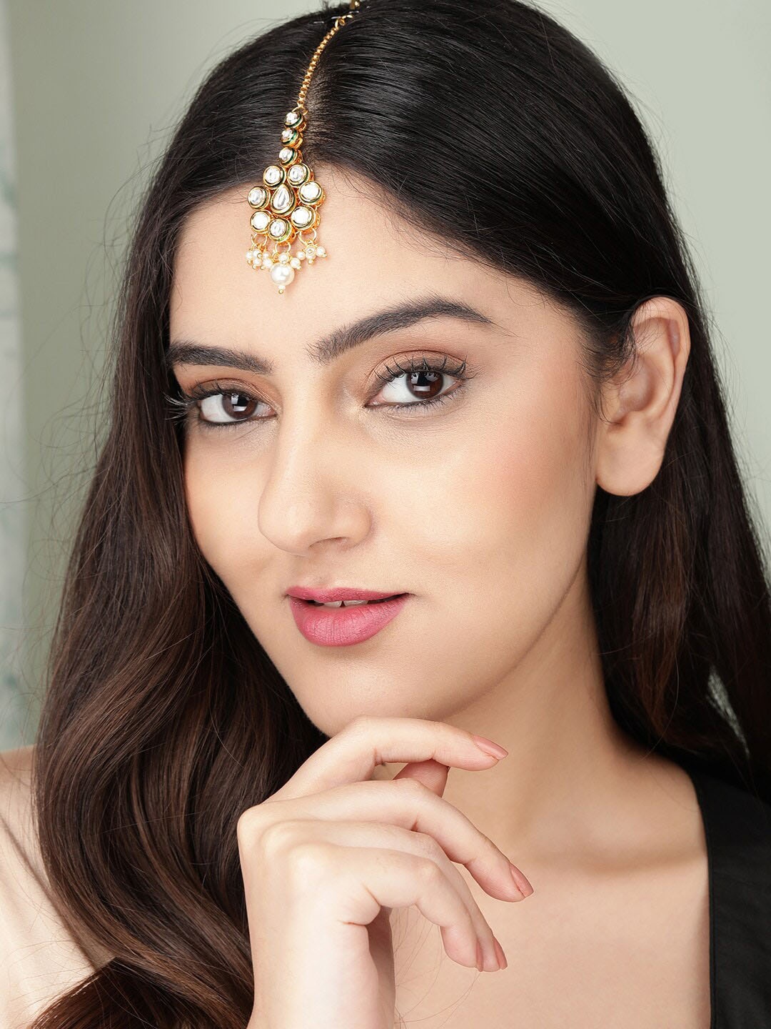 

Rubans 24k Gold-Plated White Kundan-Studded & Beaded Handcrafted Maang Tikka