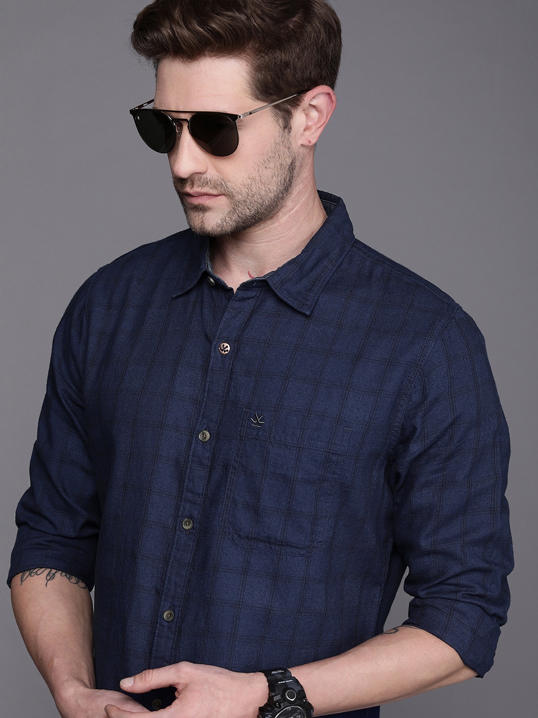 

WROGN Men Navy Blue & Black Slim Fit Checked Casual Shirt