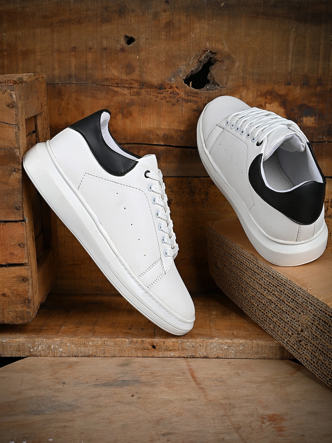 

The Roadster Lifestyle Co Men White Sneakers