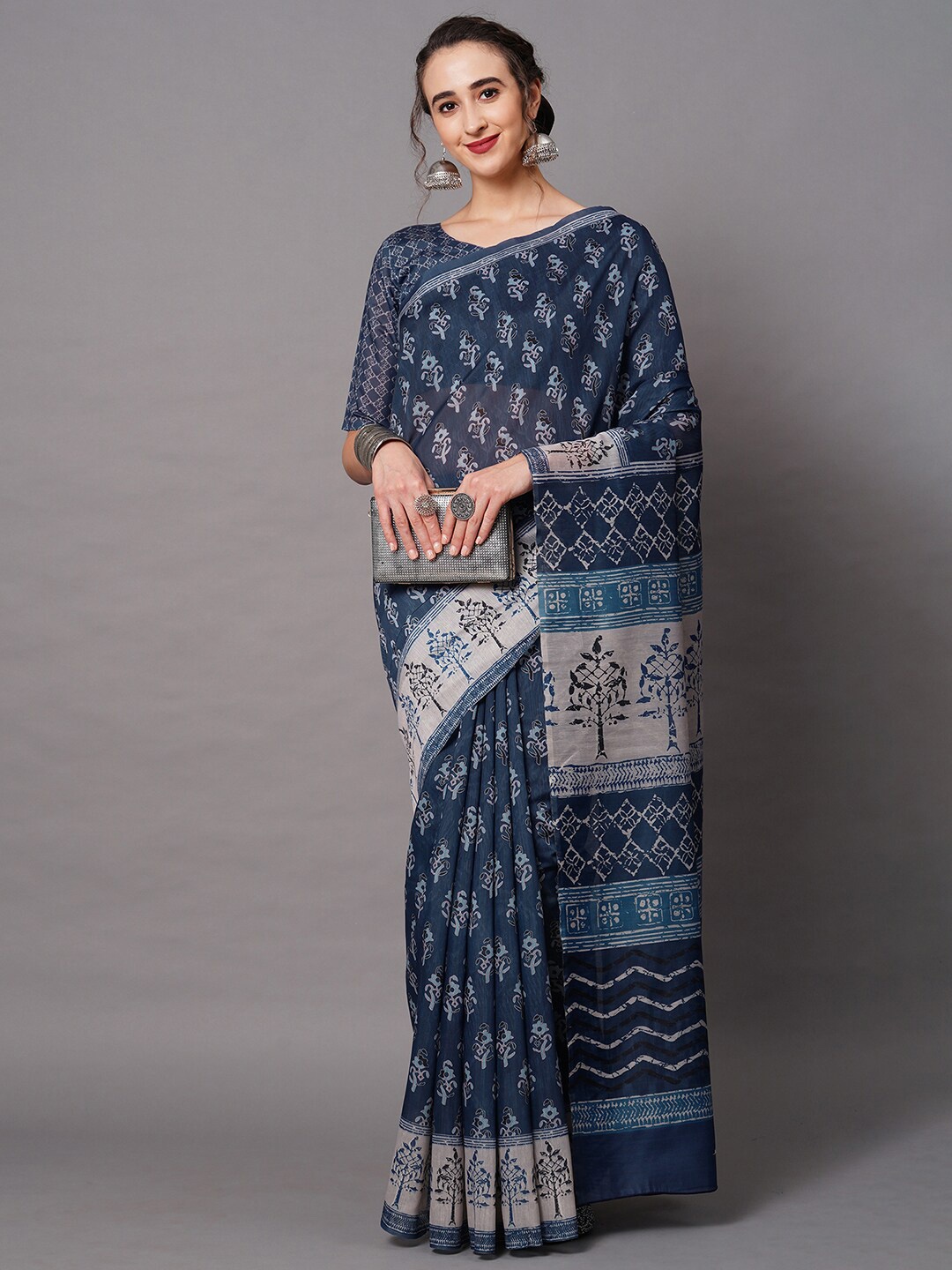 

Mitera Navy Blue & White Floral Printed Art Silk Saree