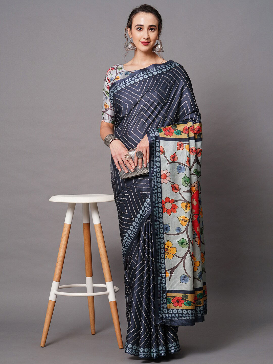 

Mitera Navy Blue & Grey Floral Printed Silk Blend Bandhani Saree