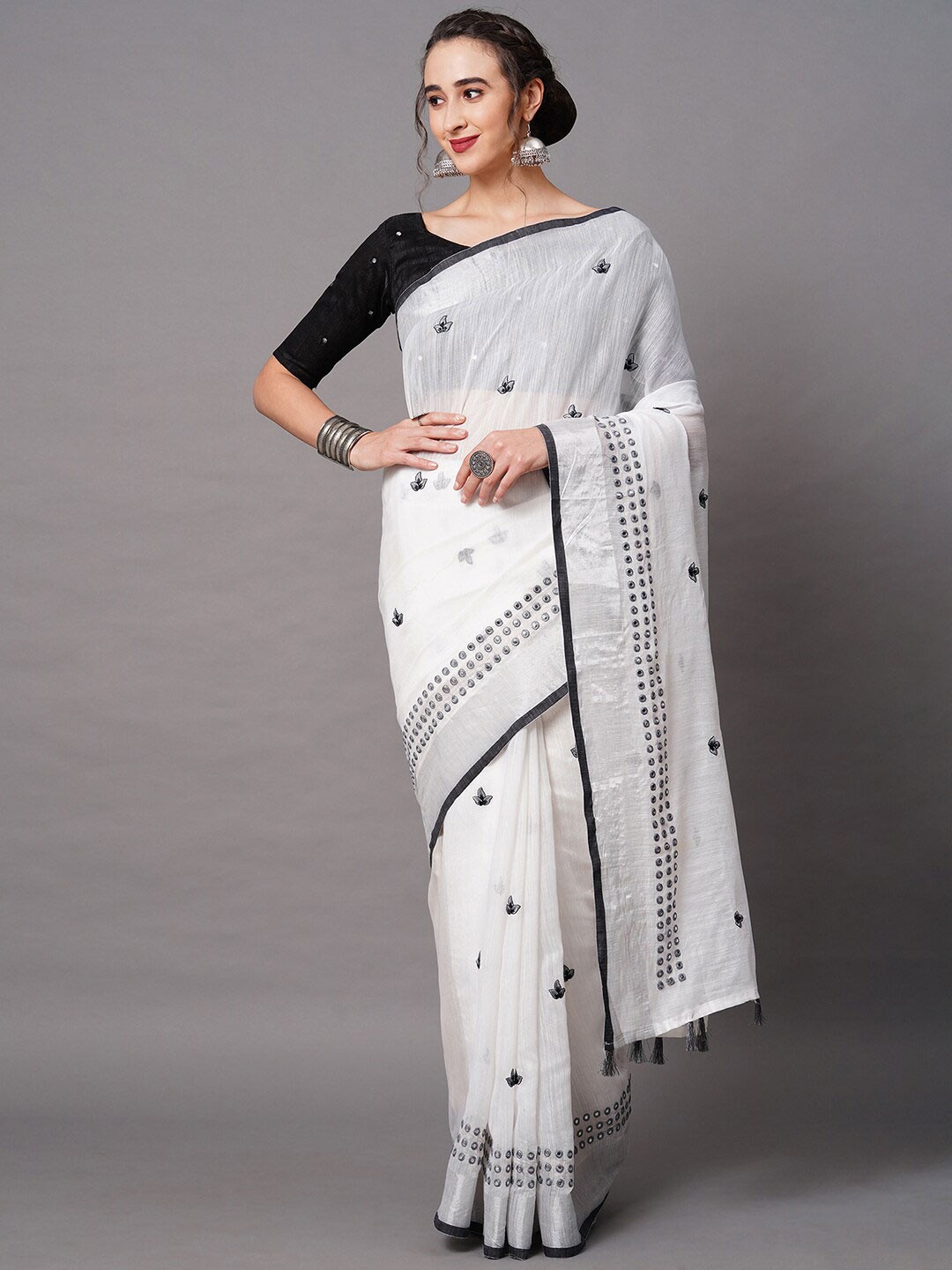 

Mitera Off White & Black Floral Embroidered Linen Blend Saree