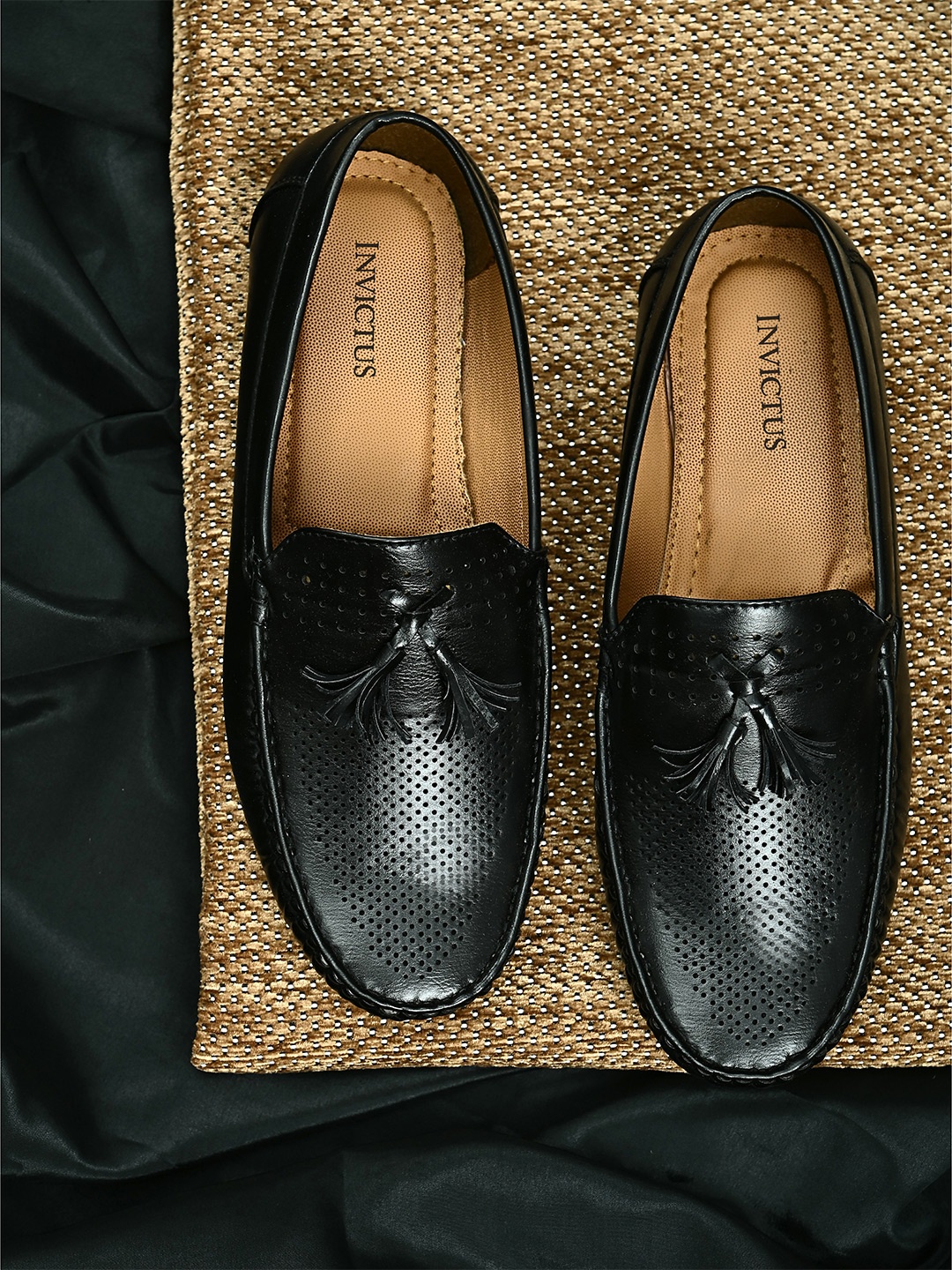 

INVICTUS Men Black Perforations Suede Loafers