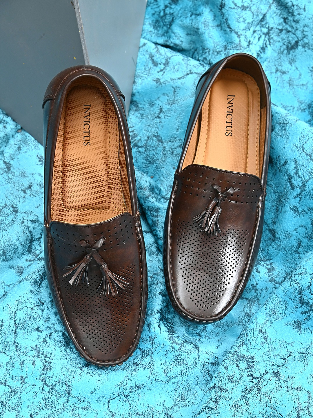 

INVICTUS Men Brown Suede Loafers