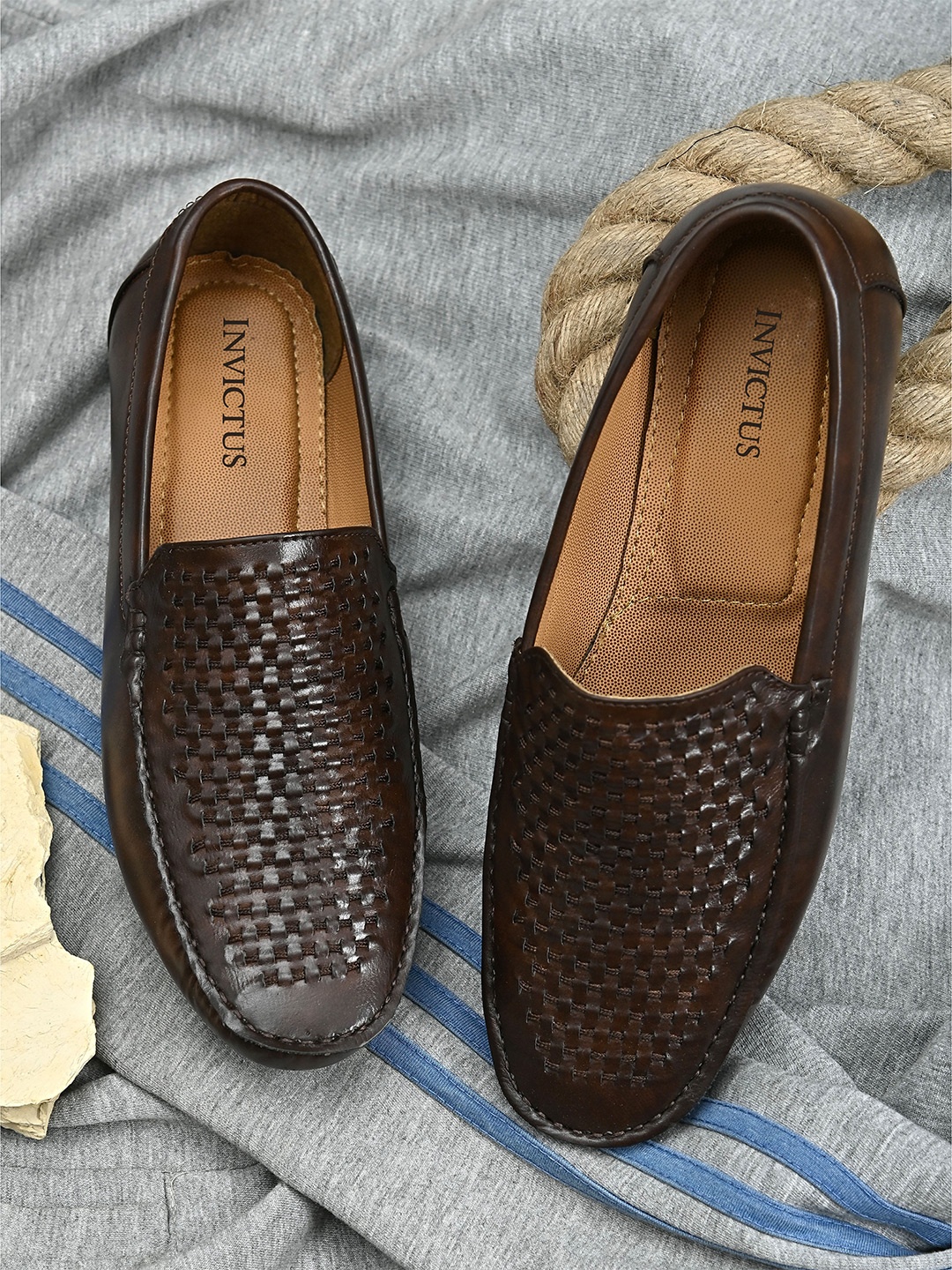 

INVICTUS Men Brown Textured Suede Loafers
