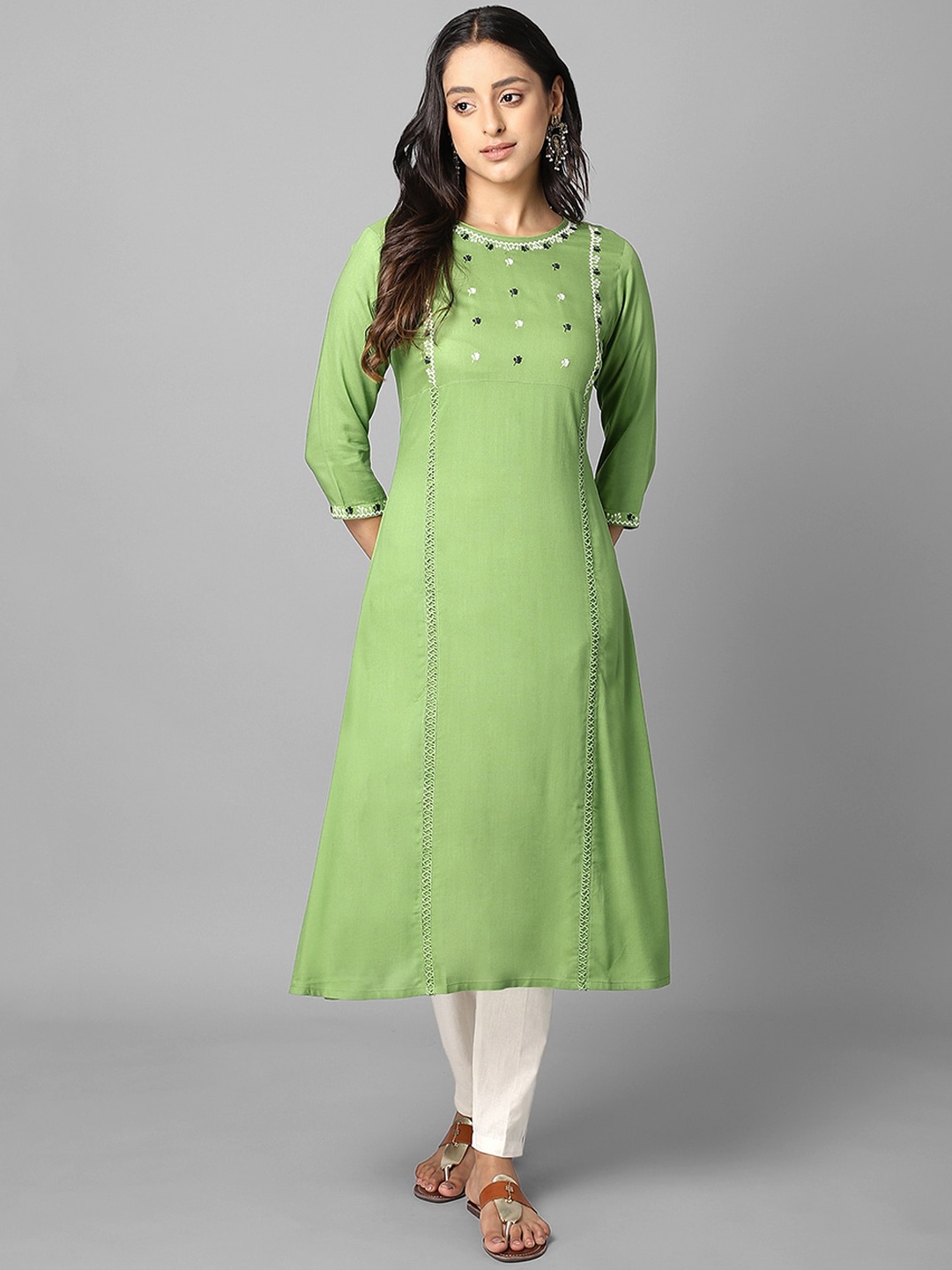 

Azira Women Green Embroidered Thread Work Kurta