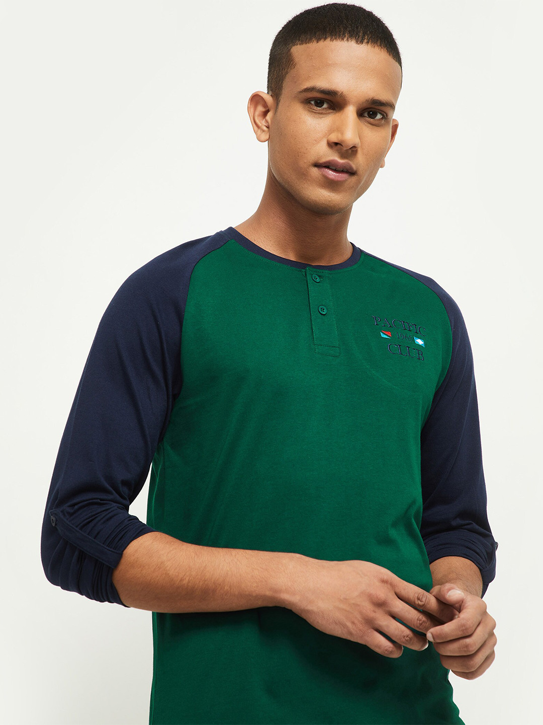 

max Men Green Colourblocked High Neck Pockets T-shirt
