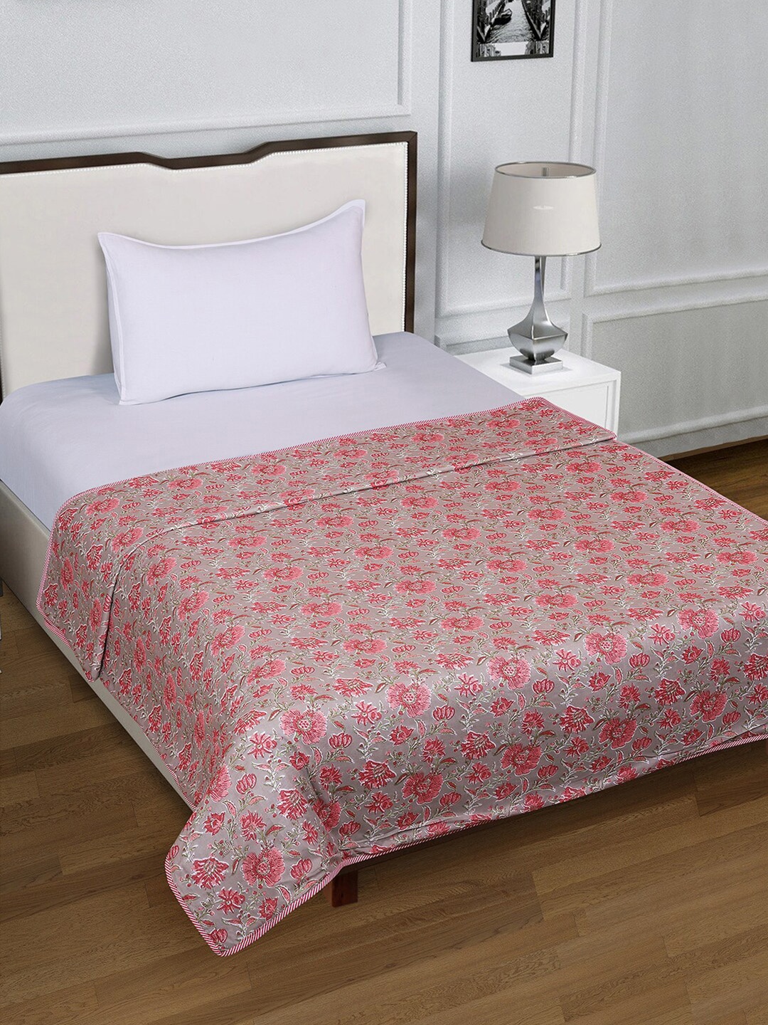 

ROMEE Brown & Maroon Floral AC Room 300 GSM Reversible Single Bed Dohar