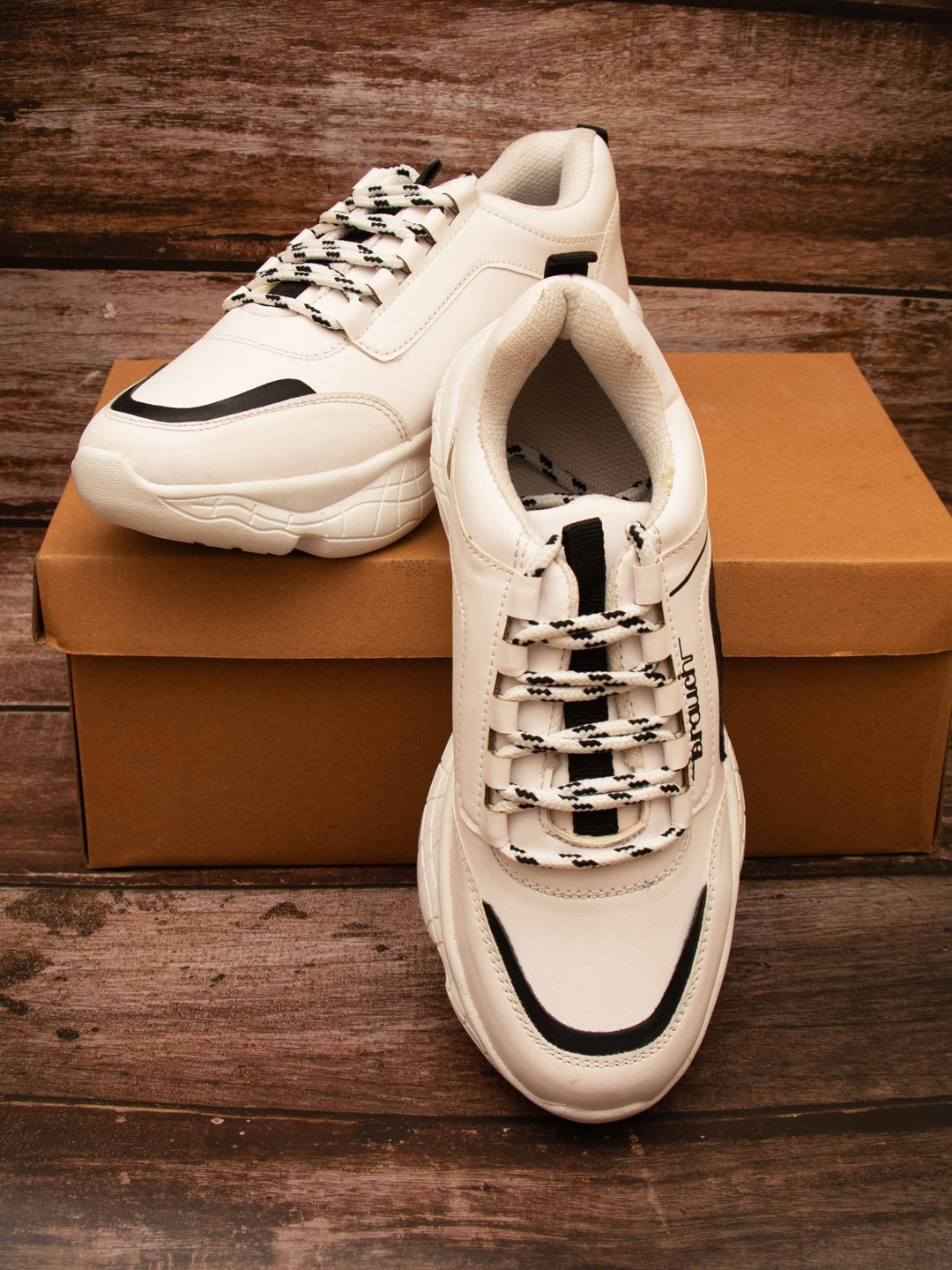 

Brauch Women White & Black Colourblocked Sneakers